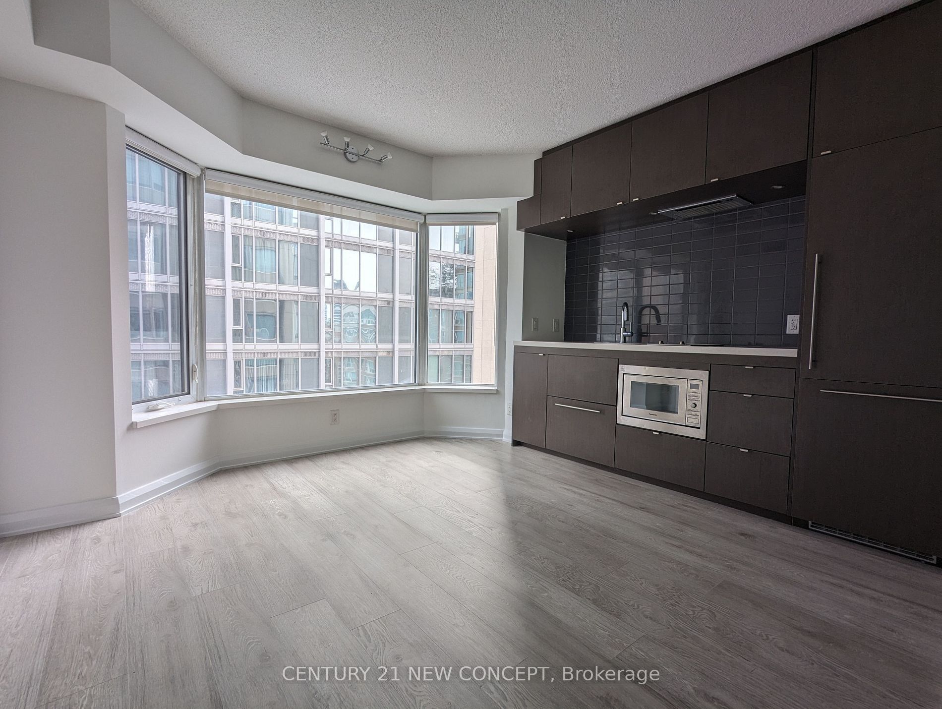 711-155 Yorkville Avenue, Toronto, ON, M5R 1C4