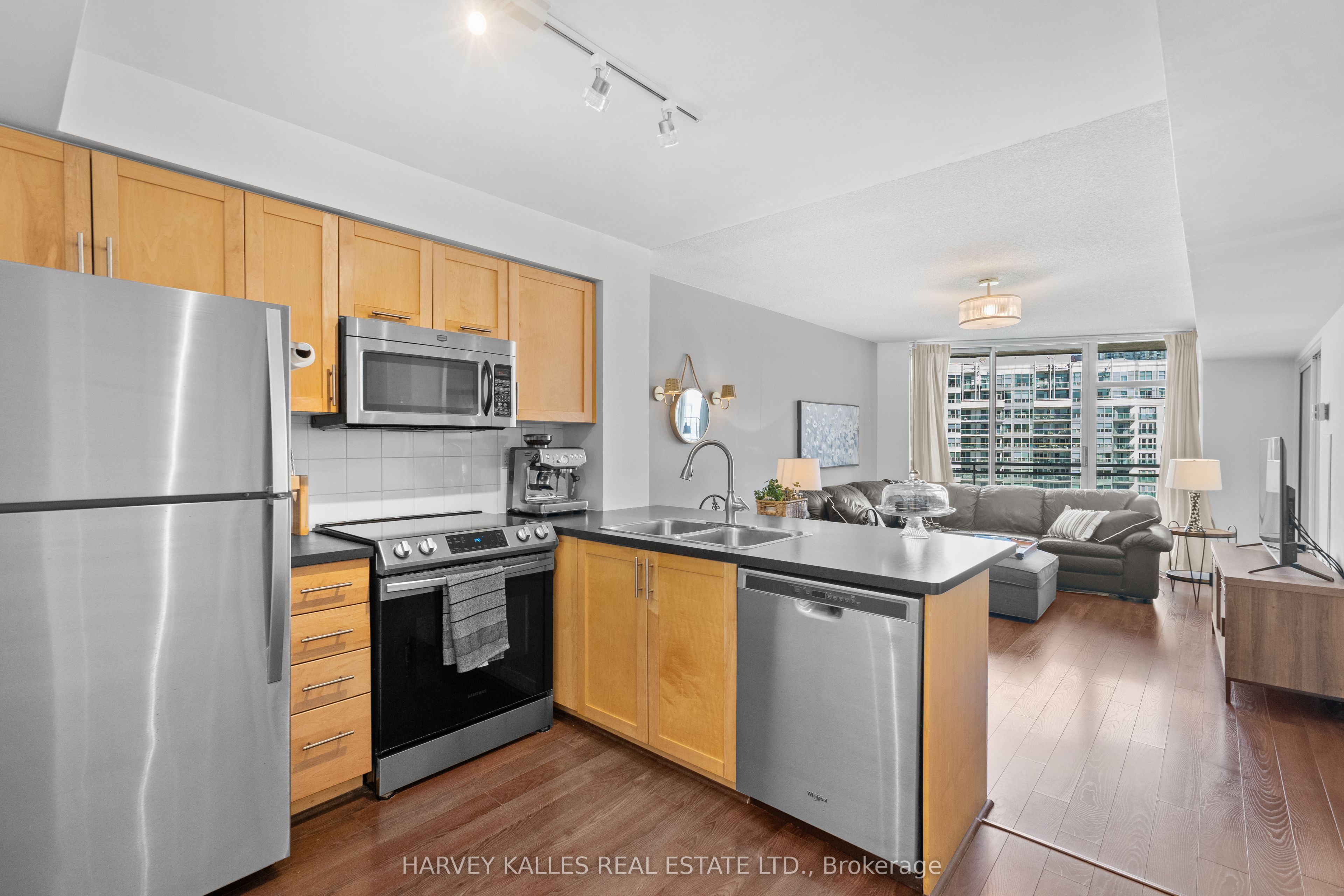 Additional image 2 of 803-650 Queens Quay W, Toronto, ON, M5V 3N2