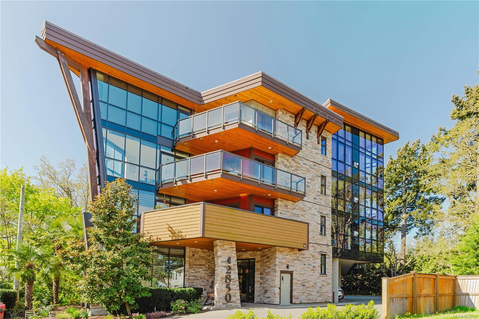 402-2850 Aldwynd Road, Langford, BC, V9B 3S7