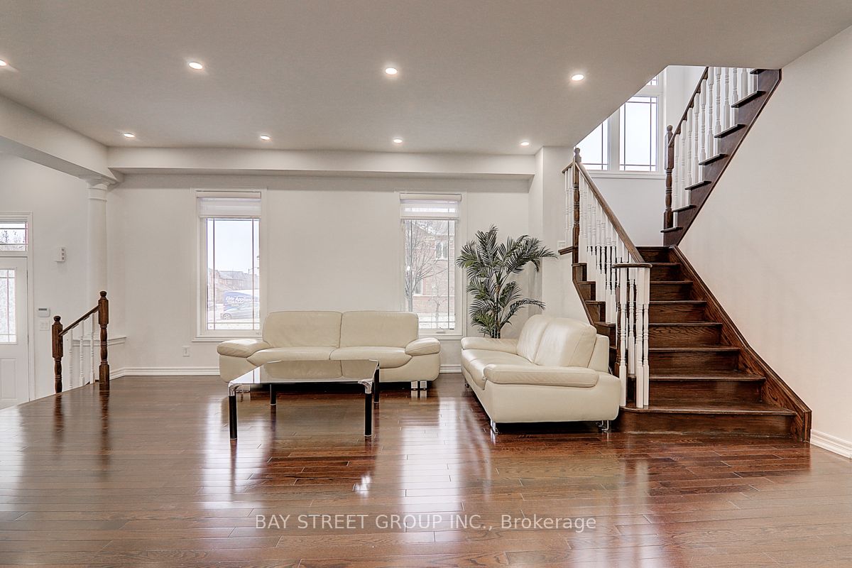 Additional image 5 of 201 Bilbrough Street, Aurora, ON, L4G 7X1