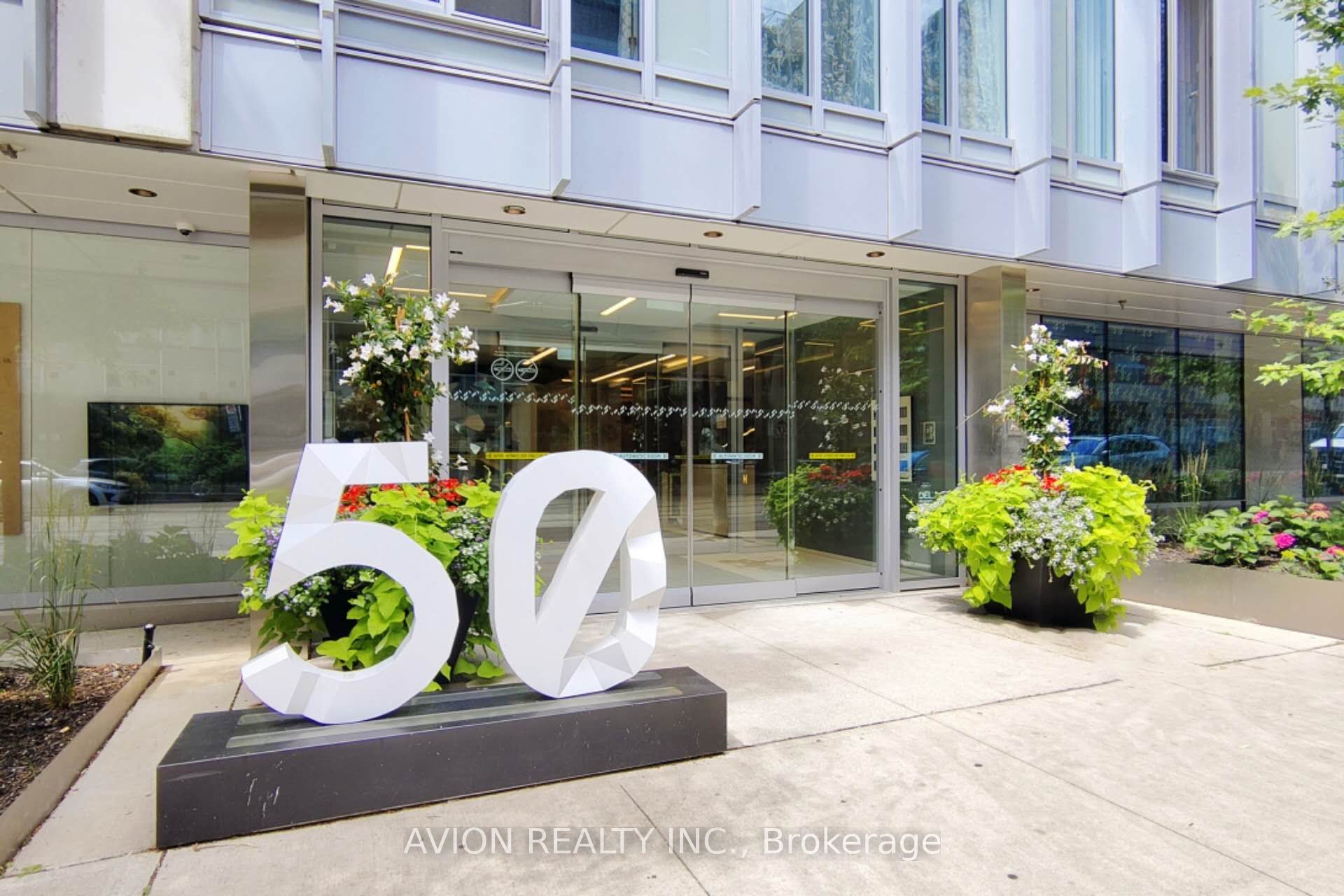 716-50 Mccaul Street, Toronto, ON, M5T 1V9