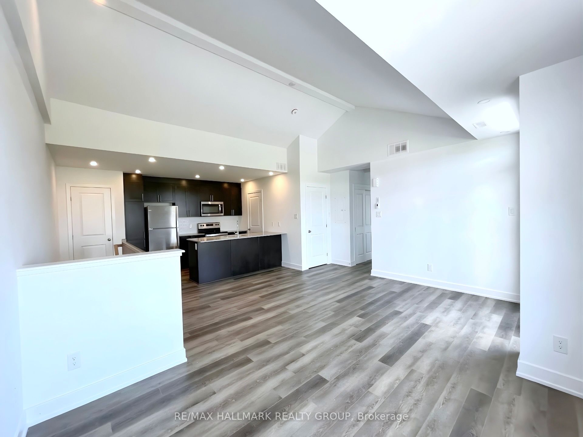 Additional image 2 of i-300 Tulum Crescent, Ottawa, ON, K2S 2Y4