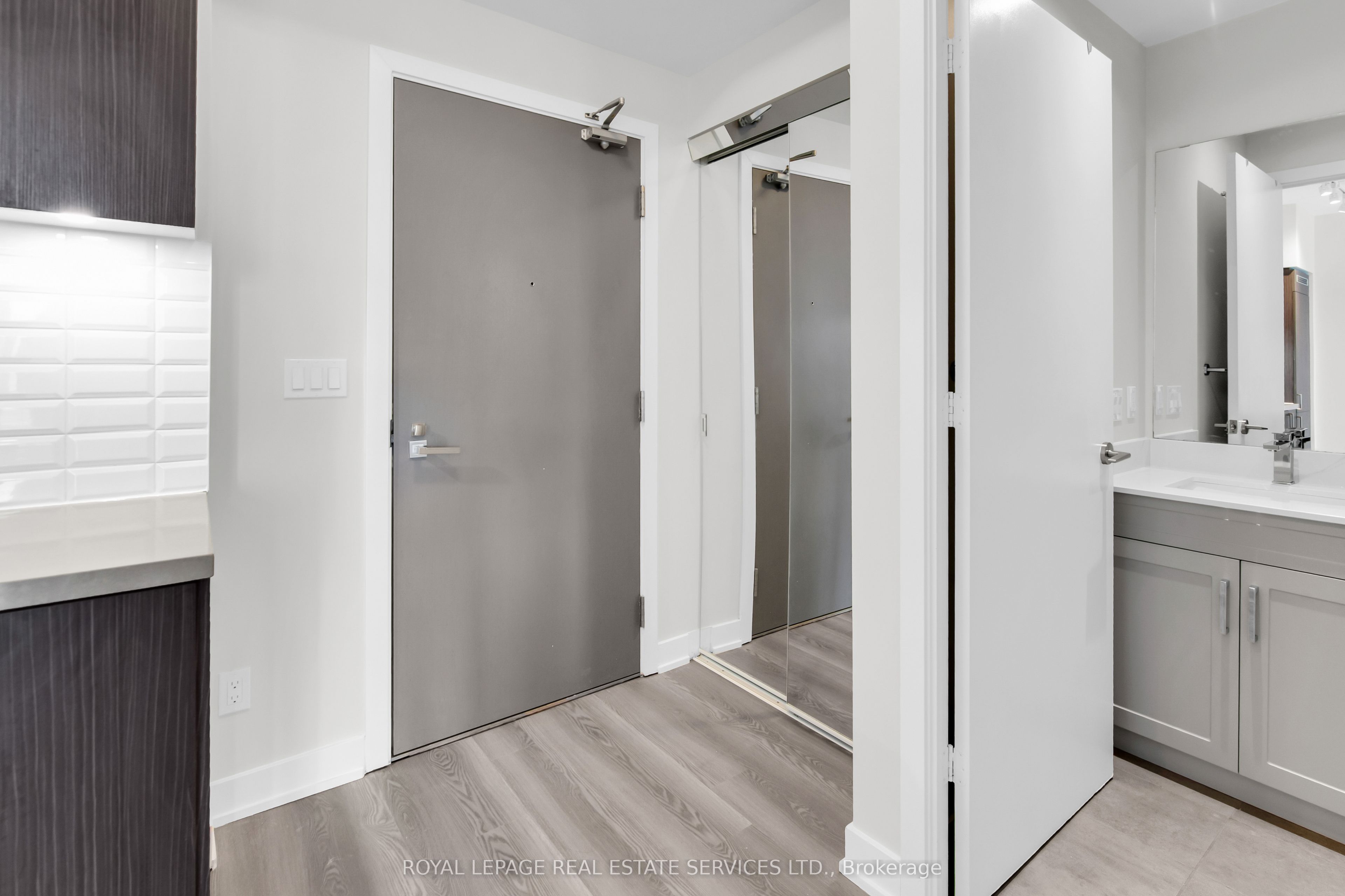 Additional image 2 of 1104-501 St Clair Avenue W, Toronto, ON, M5P 0A2