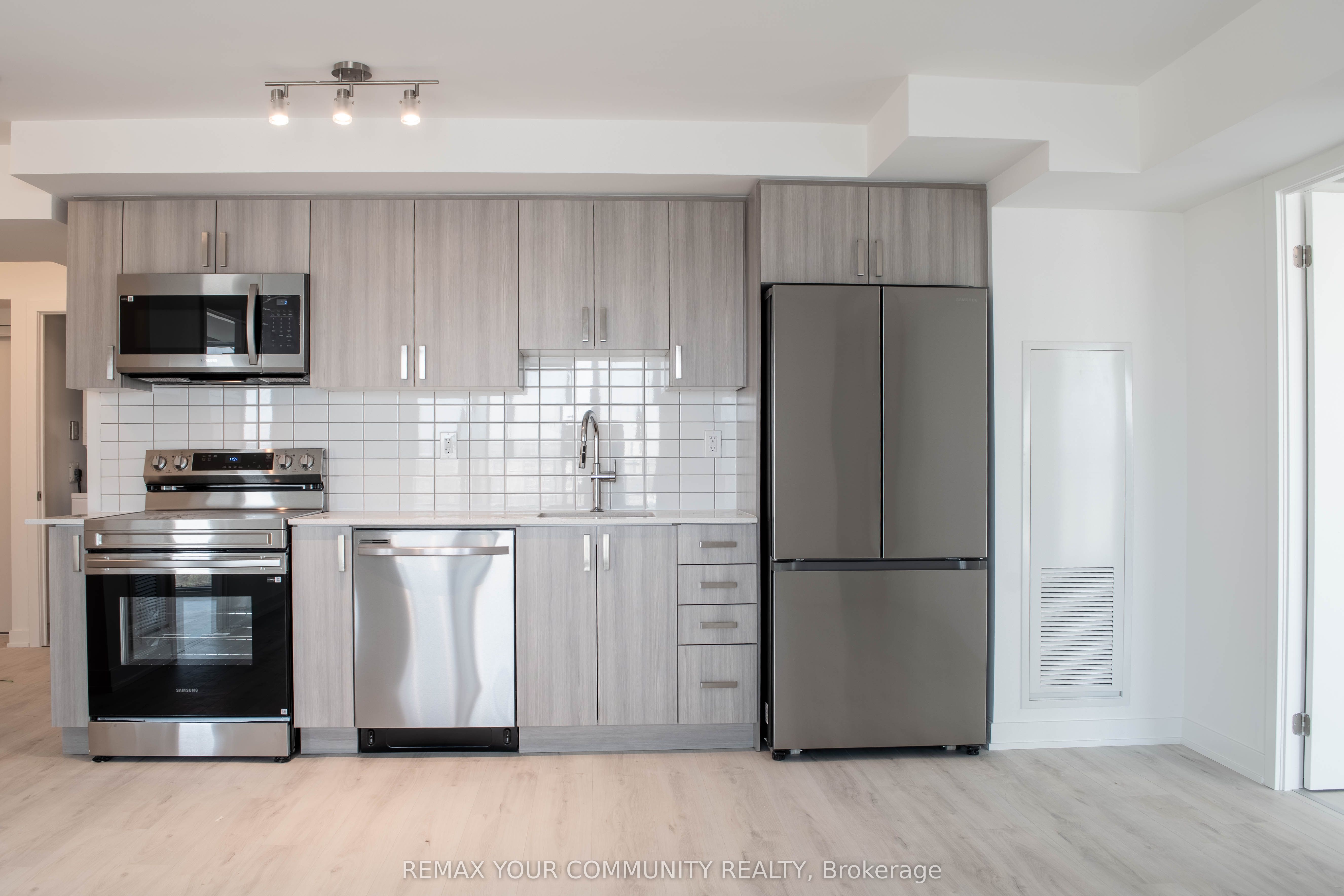 Additional image 2 of 1311-1010 Sandy Beach Road, Pickering, ON, L1W 3V9