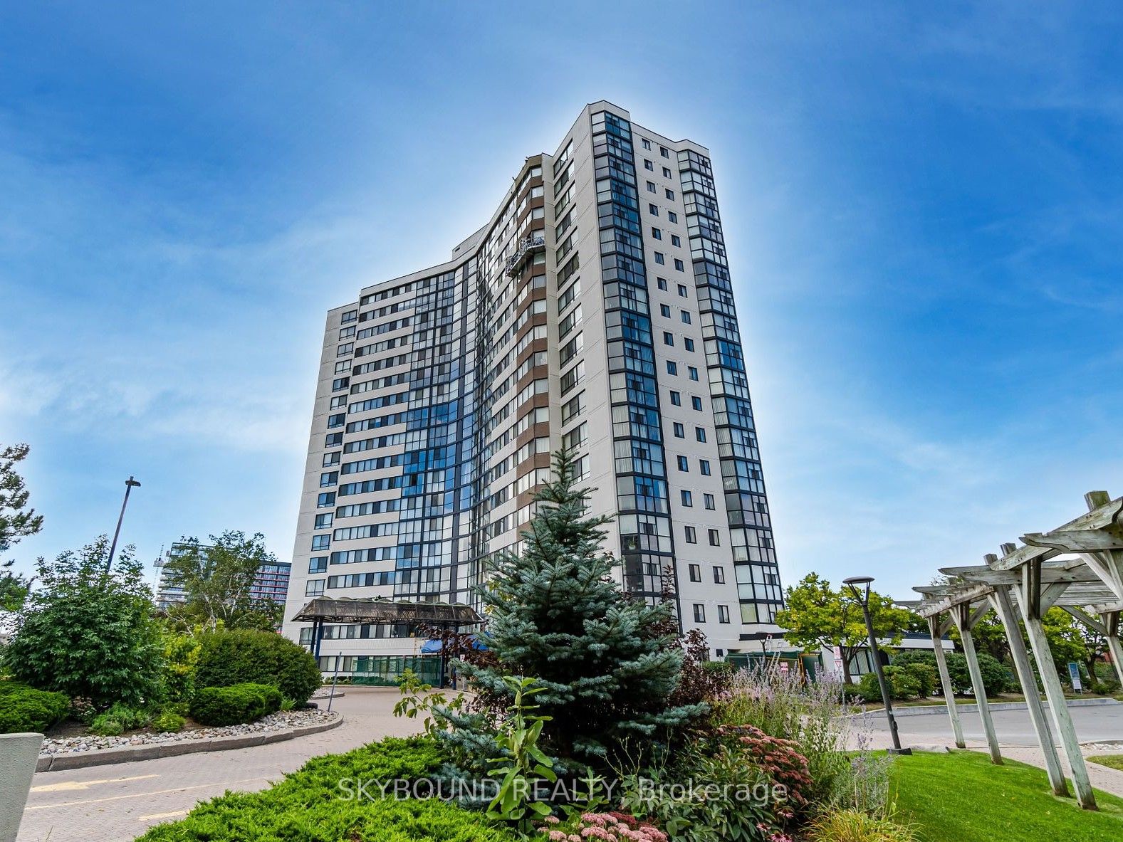 1705-1360 Rathburn Road E, Mississauga, ON, L4W 4H4