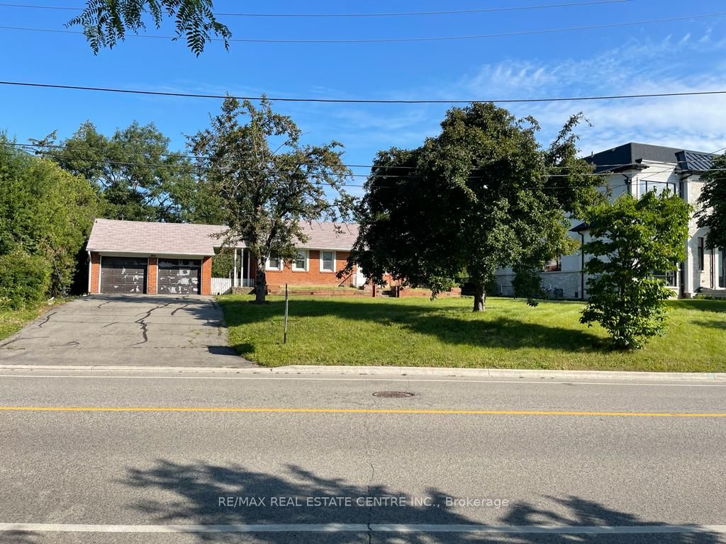 2431 Thorn Lodge Drive, Mississauga, ON, L5K 1K8