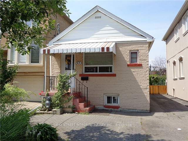 970 Briar Hill Avenue, Toronto, ON, M6B 1M3