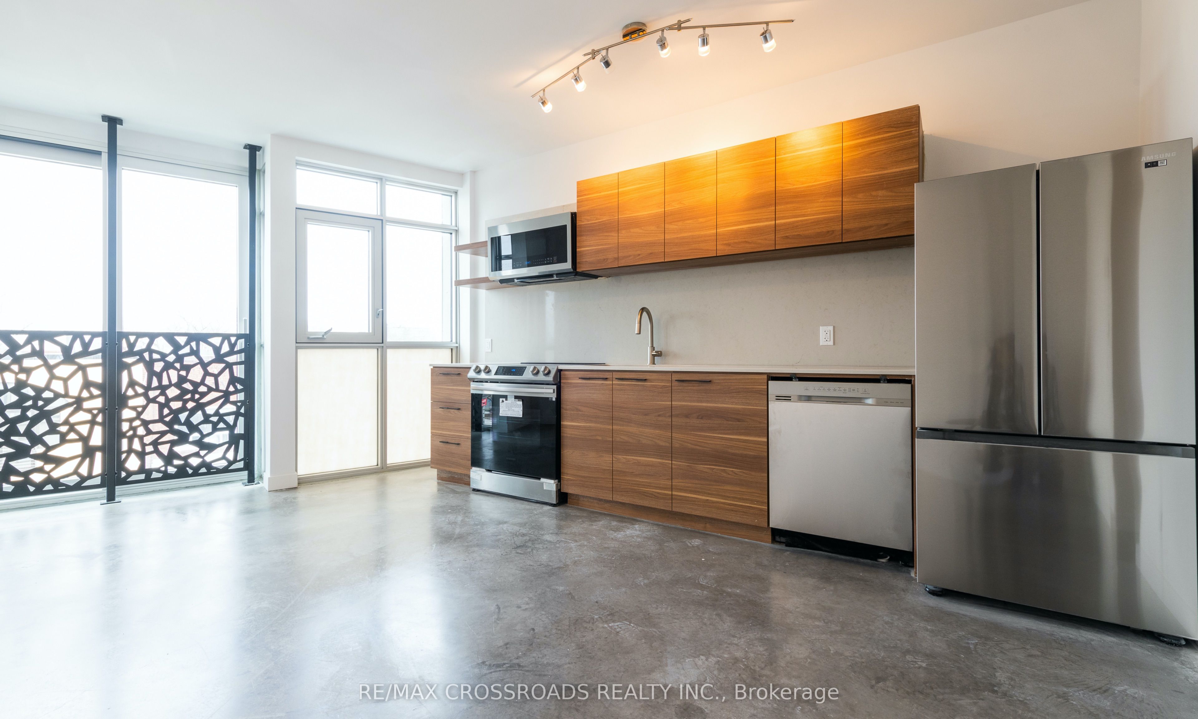 Additional image 3 of 3A-3333 Dundas Street W, Toronto, ON, M6P 2A6