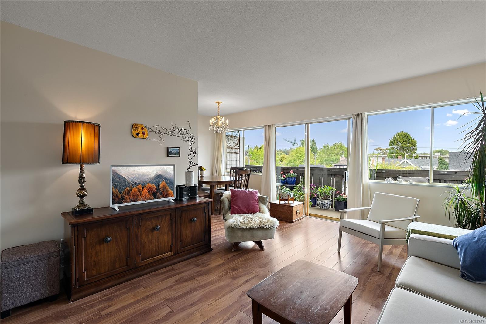 Additional image 3 of 324-964 Heywood Avenue, Victoria, BC, V8V 2Y5