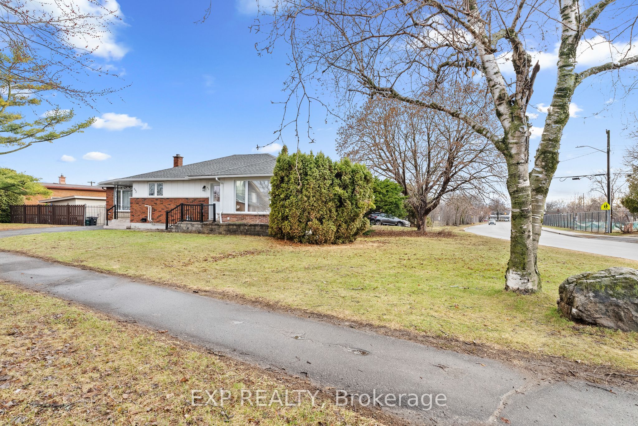 Additional image 3 of 692 Claude Street, Ottawa, ON, K1K 2S2