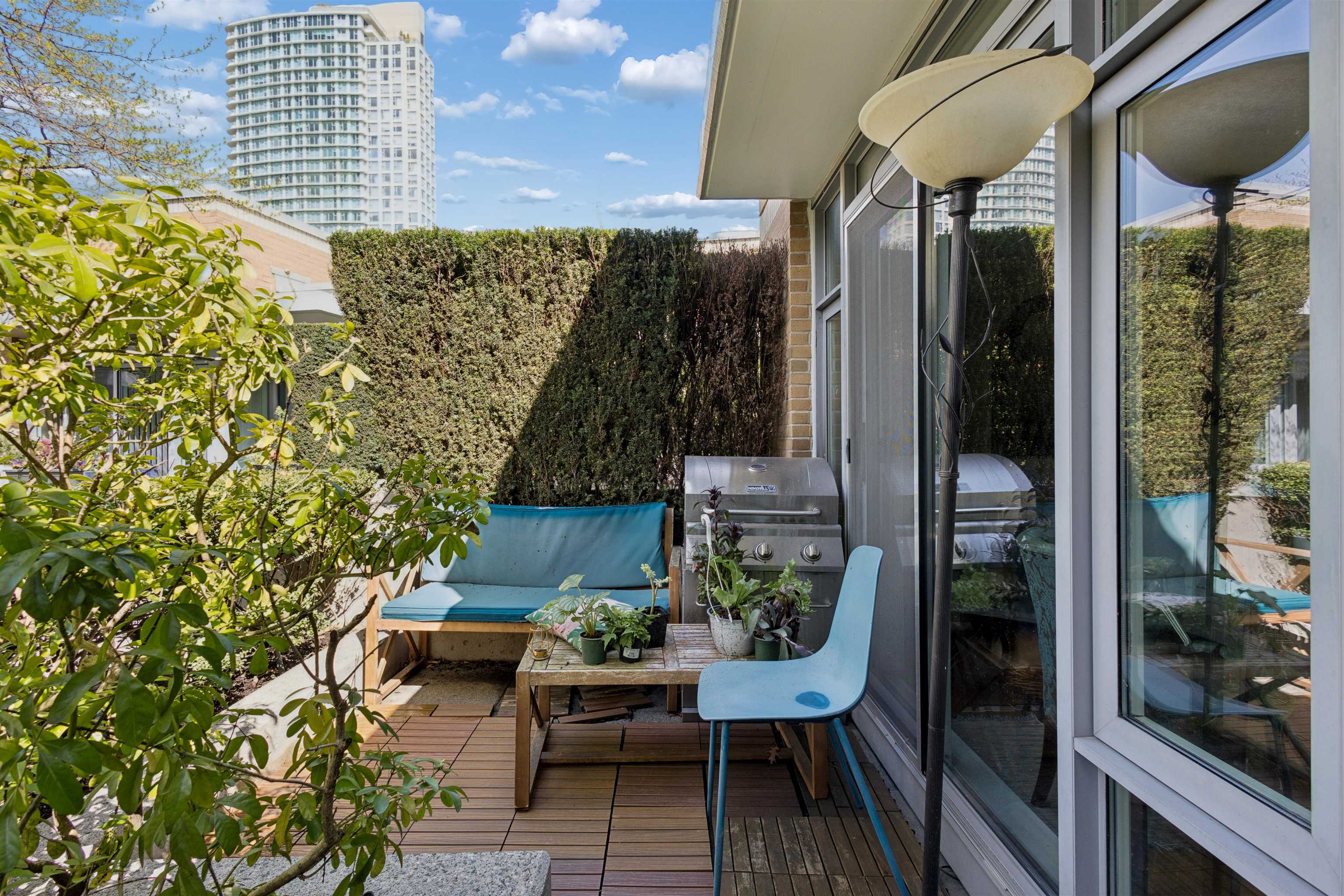2P-1033 Marinaside Crescent, Vancouver, BC, V6Z 3A3
