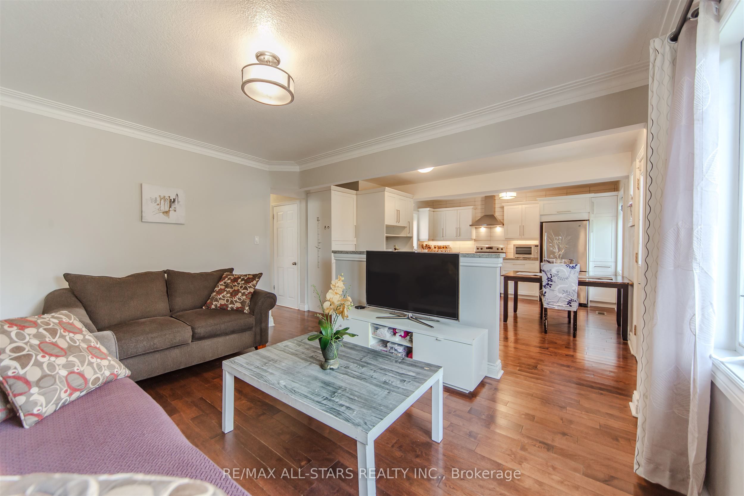 27 Martindale Road, Toronto, ON, M1M 2B8 photo 4