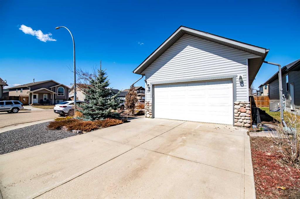 Additional image 2 of 57 Woodbine Close, Blackfalds, AB, T4M 0K5