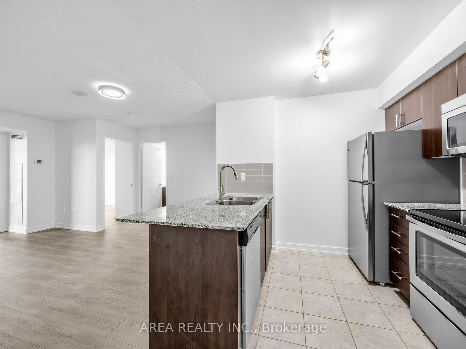 Additional image 3 of 1410-1410 Dupont Street, Toronto, ON, M6H 2B1