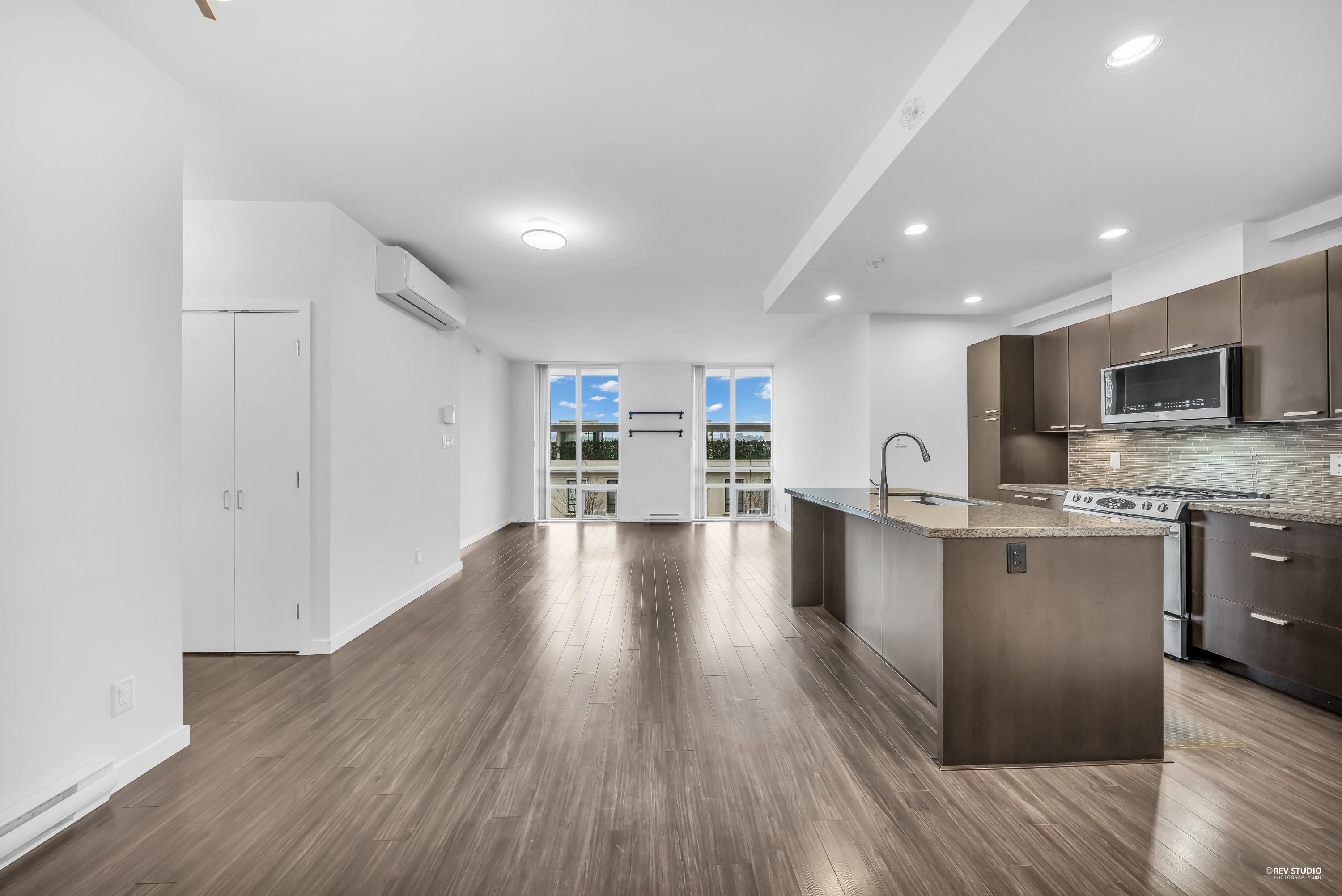 Additional image 2 of 304-2200 Douglas Road, Burnaby, BC, V5C 0G8