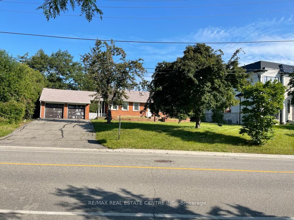 Additional image 2 of 2431 Thorn Lodge Drive, Mississauga, ON, L5K 1K8