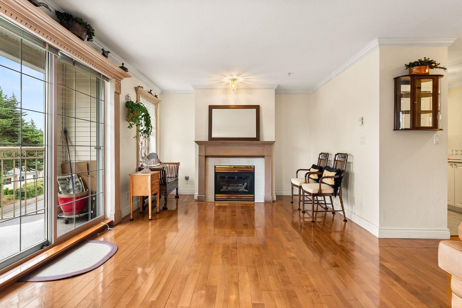 302-15258 105 Avenue, Surrey, BC, V3R 0W8