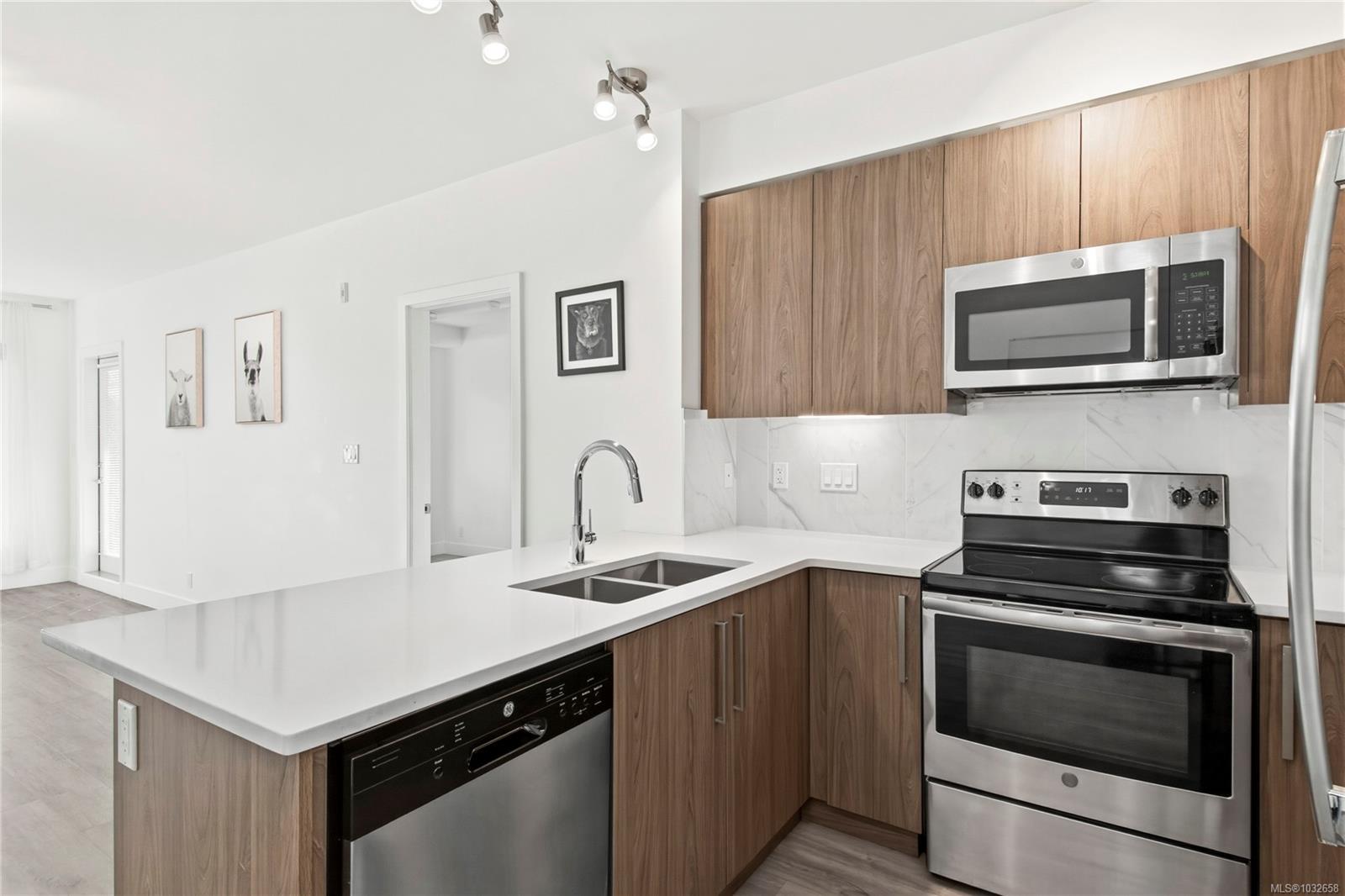 Additional image 2 of 305-3070 Kilpatrick Avenue, Courtenay, BC, V9N 0G7