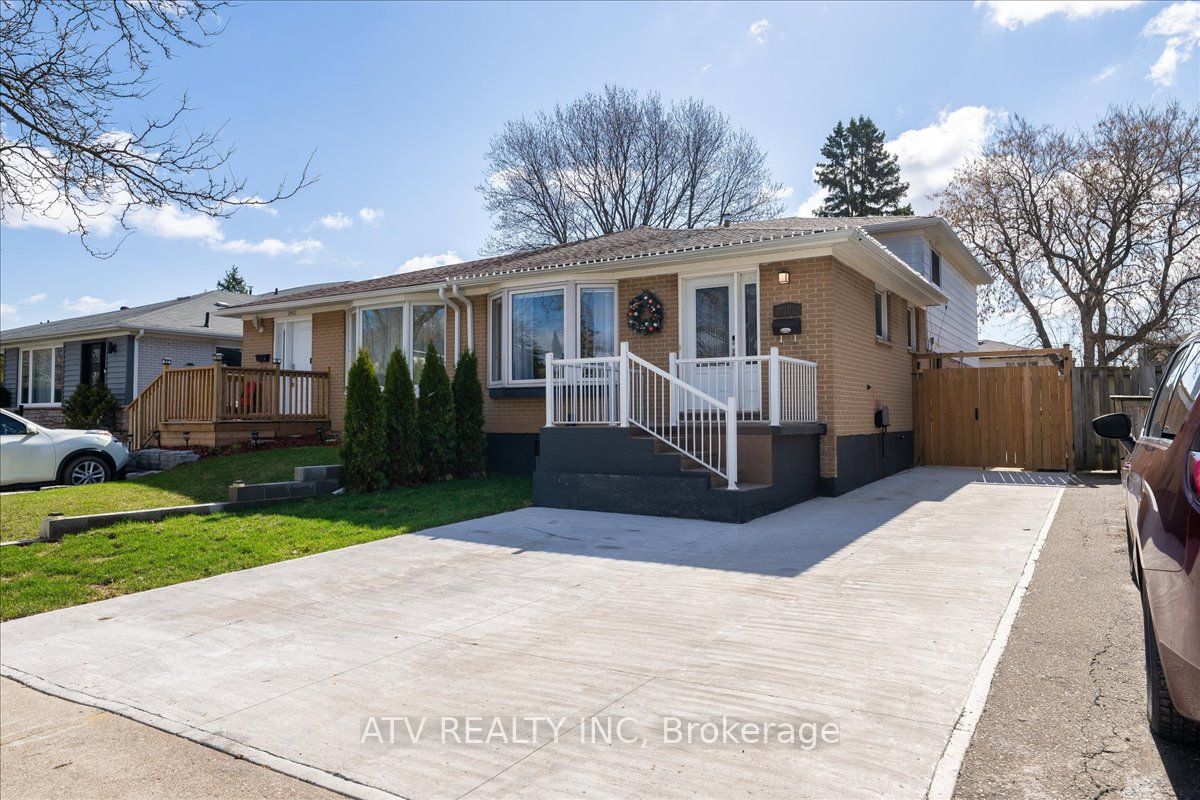 2504 Glamworth Crescent, Mississauga, ON, L5K 1G3
