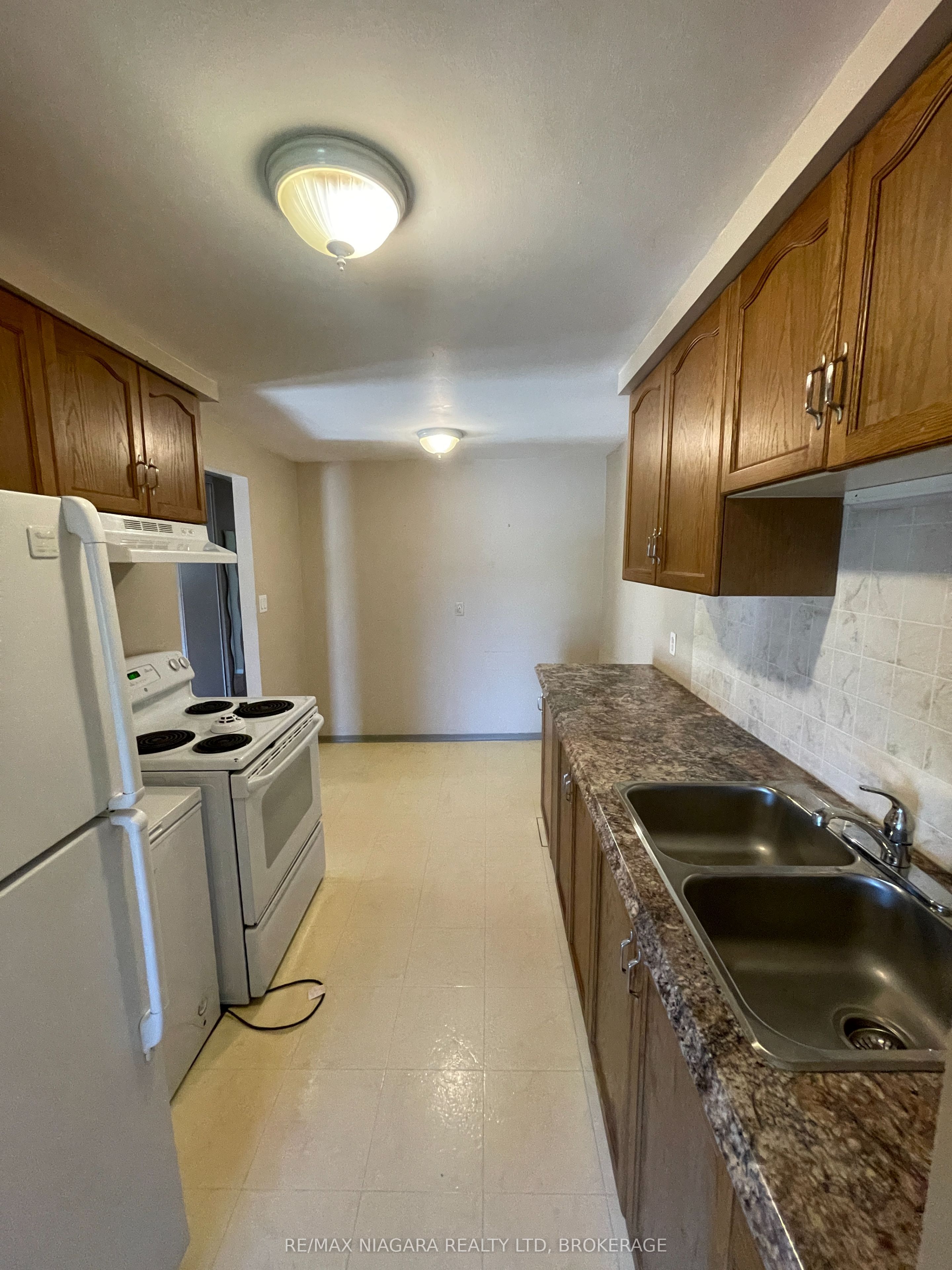 Additional image 3 of 2 Baldwin Crescent, Thorold, ON, L2V 4H5