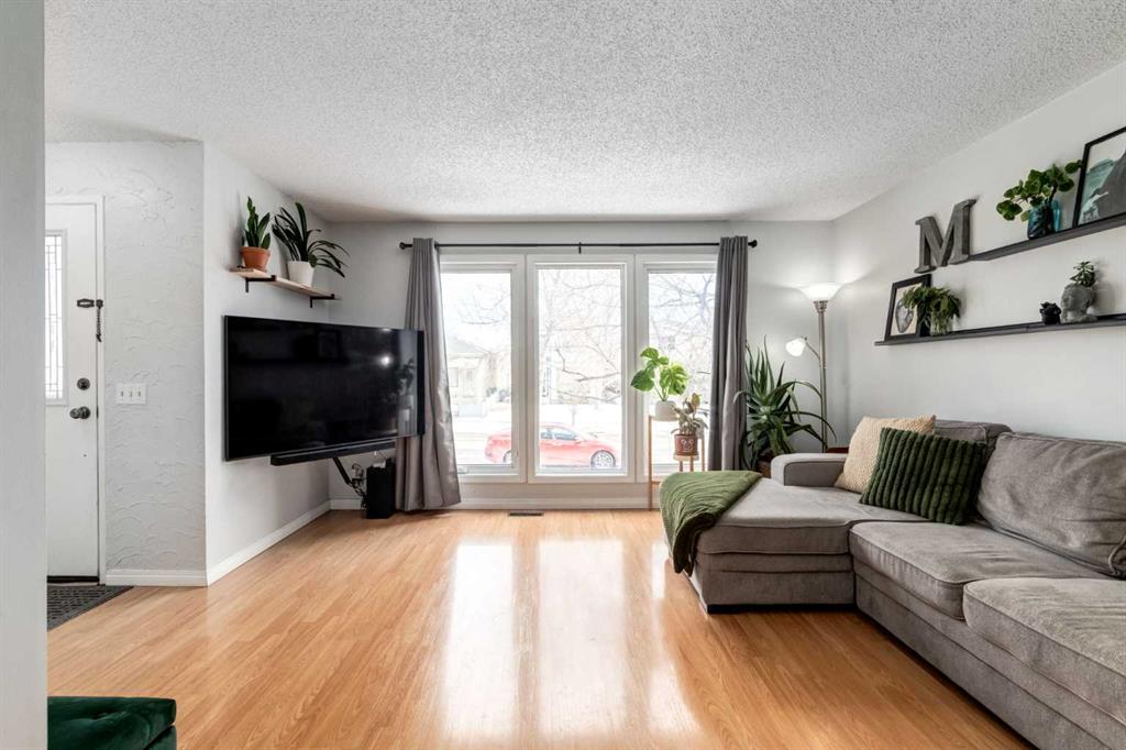 Additional image 6 of 955 Erin Woods Drive SE, Calgary, AB, T2B 2W4