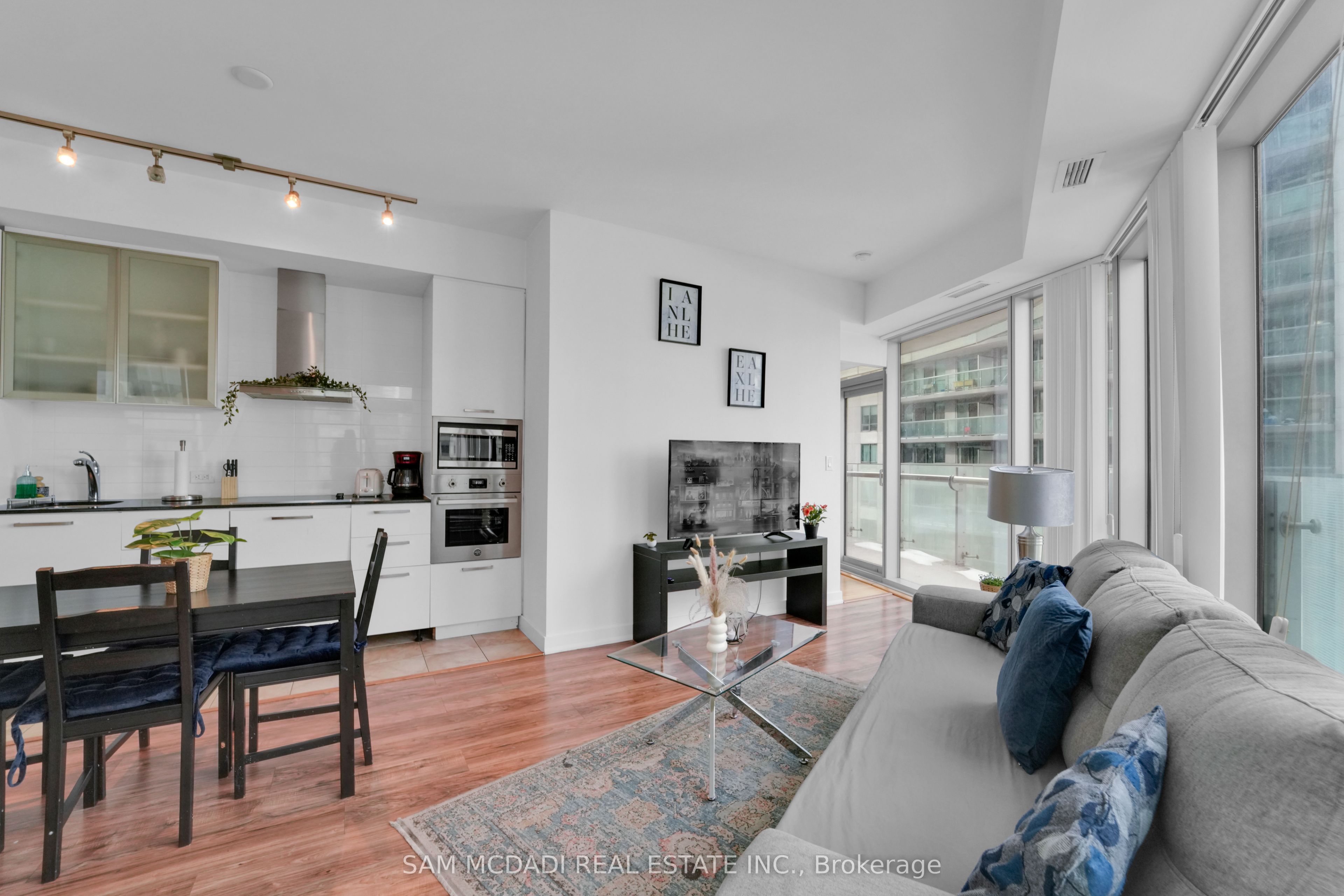 Additional image 6 of 2307-12 York Street, Toronto, ON, M5J 0A9