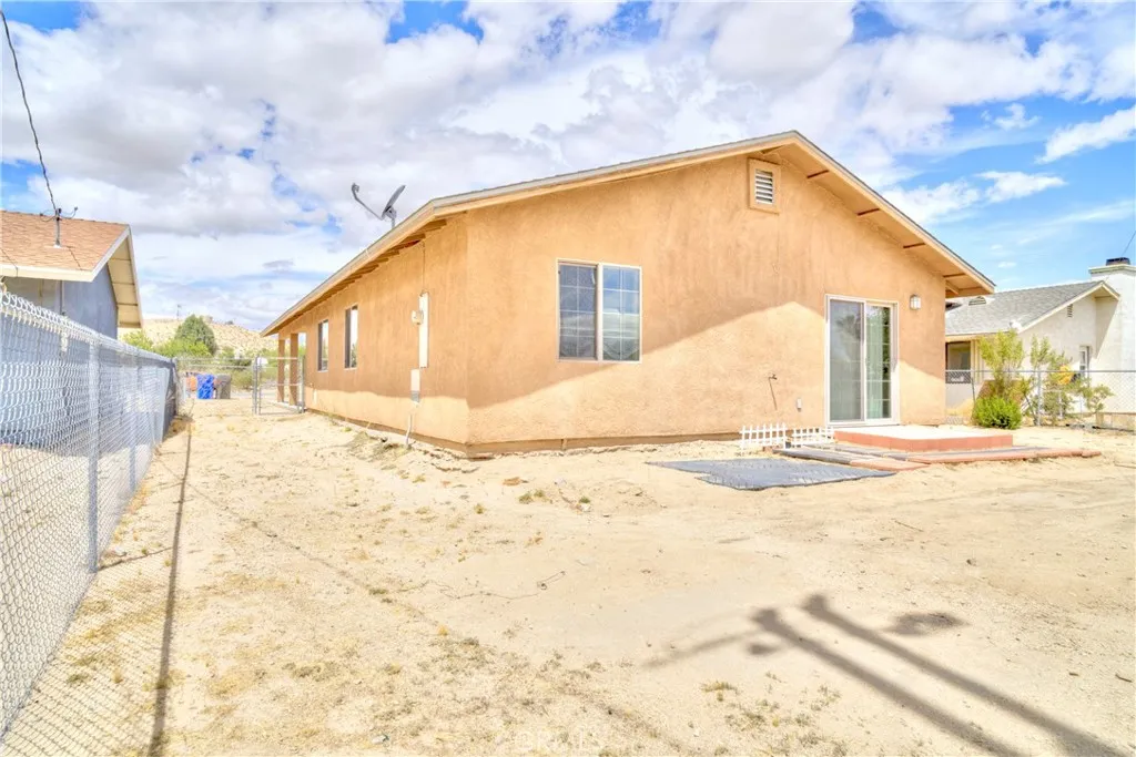 6627 Smoketree Ave, 29 Palms, CA 92277