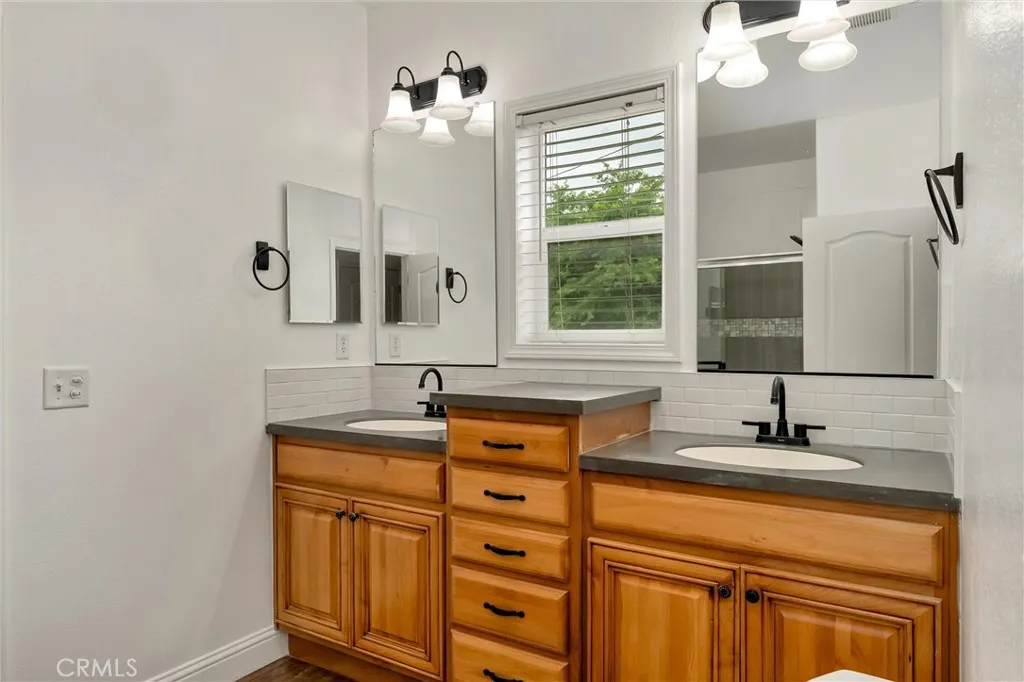 Additional image 19 of 466 1st St, Willows, CA 95988