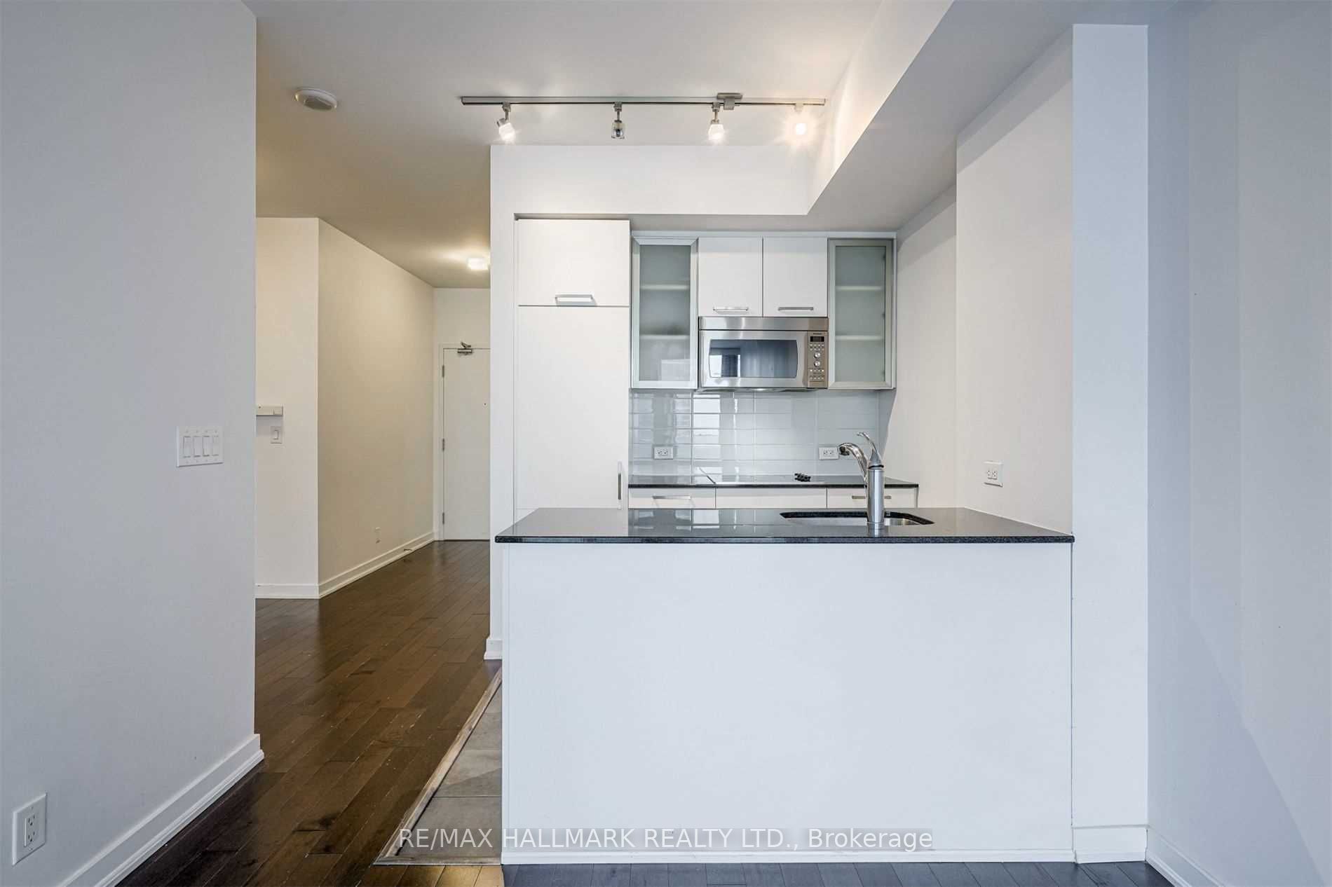 Additional image 5 of 2303-12 York Street, Toronto, ON, M5J 0A9