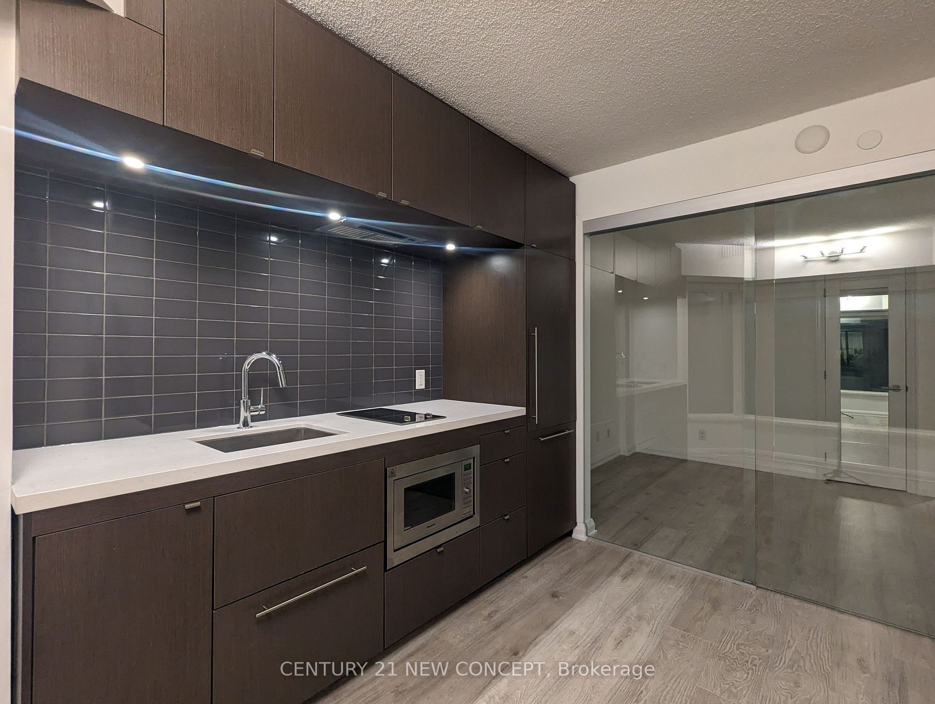 Additional image 4 of 711-155 Yorkville Avenue, Toronto, ON, M5R 1C4