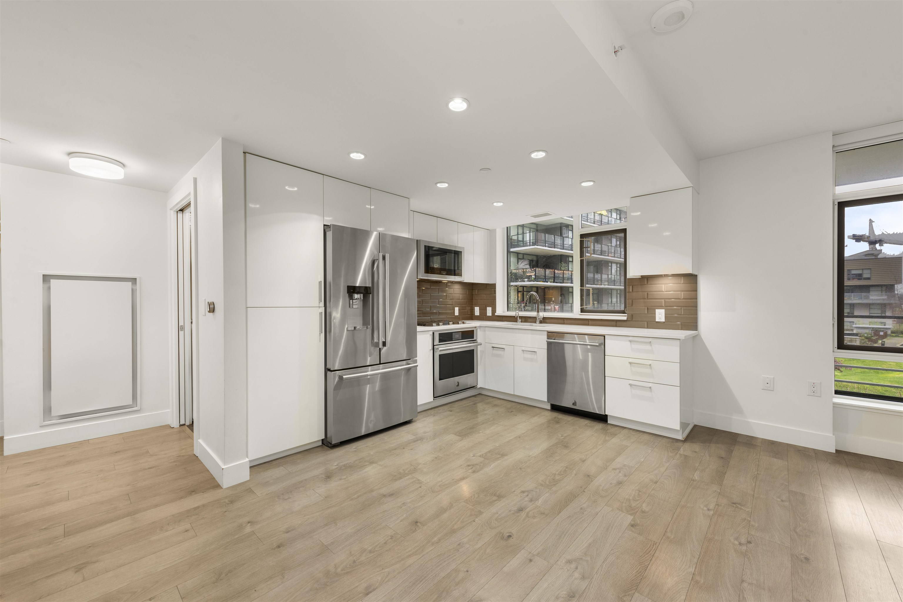 Additional image 4 of 304-3498 Marine Way, Vancouver, BC, V5S 0H1
