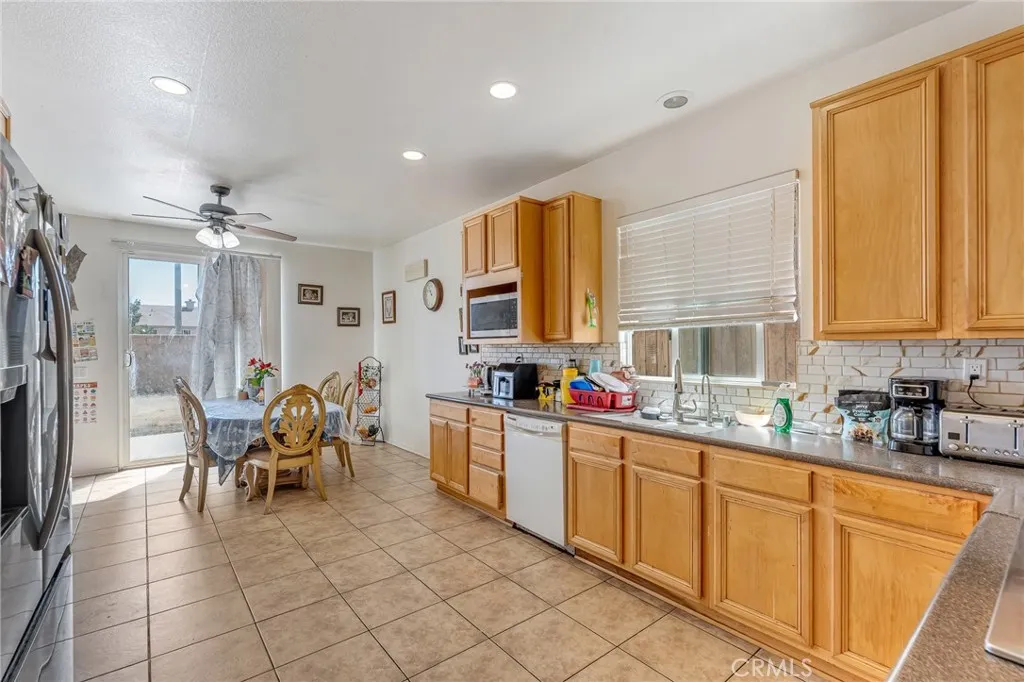 Additional image 8 of 8991 Guadalupe Ave, Oak Hills, CA 92344