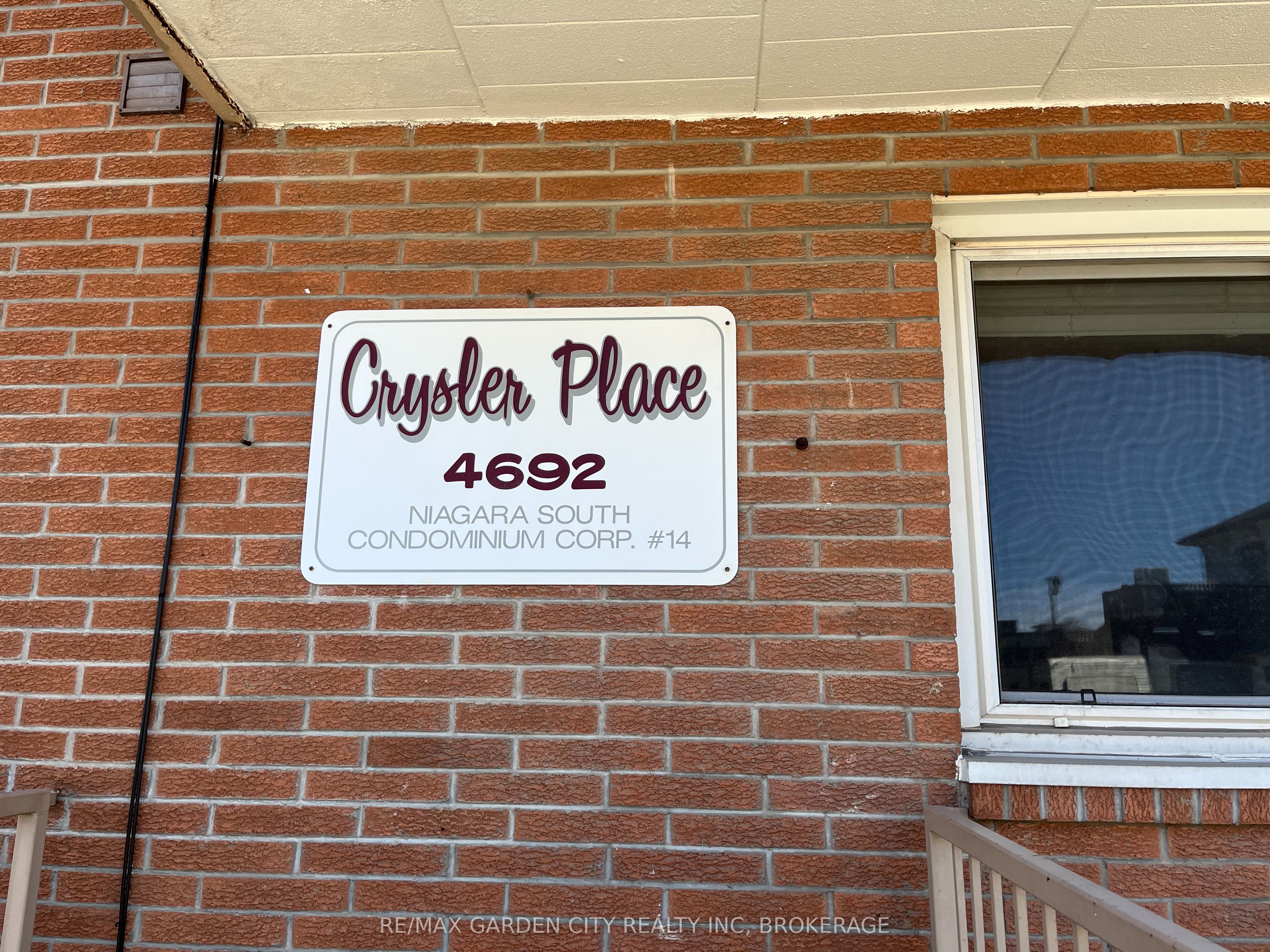 302-4692 Crysler Avenue, Niagara Falls, ON, L2E 3V8