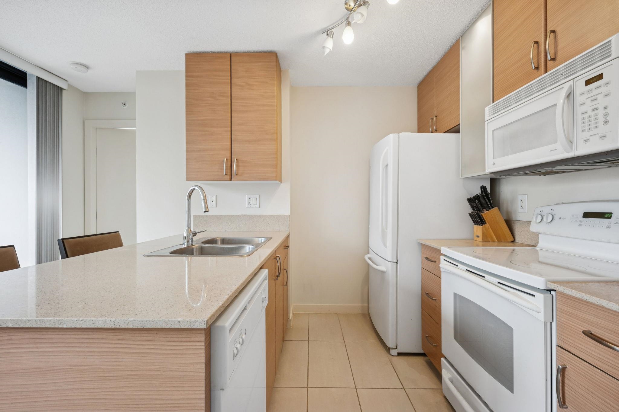 Additional image 5 of 502-977 Mainland Street, Vancouver, BC, V6B 1T2