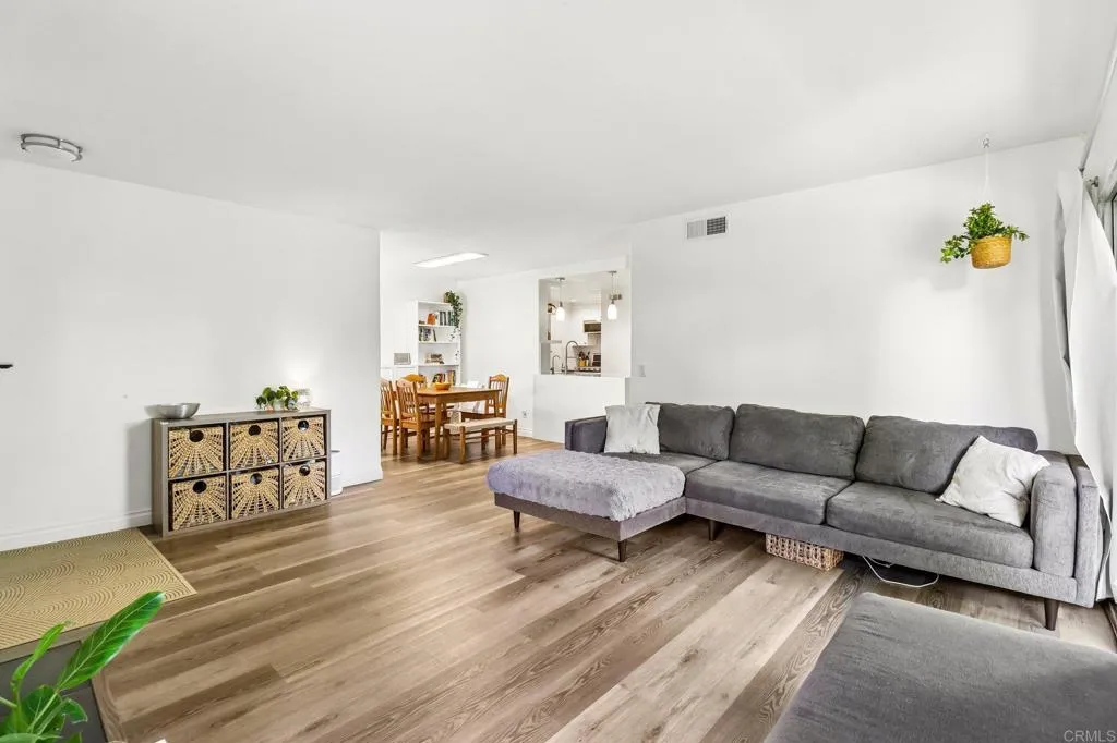 5070 Via Manos Unit B, Oceanside, CA 92057 photo 5