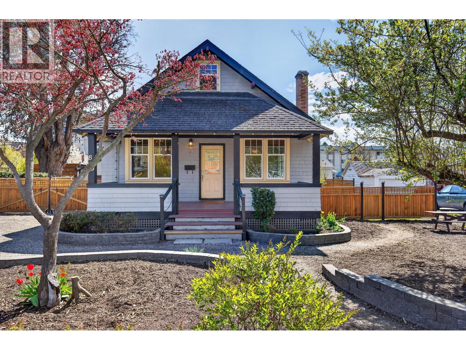 815 Lawrence Avenue, Kelowna, BC, V1Y6M1