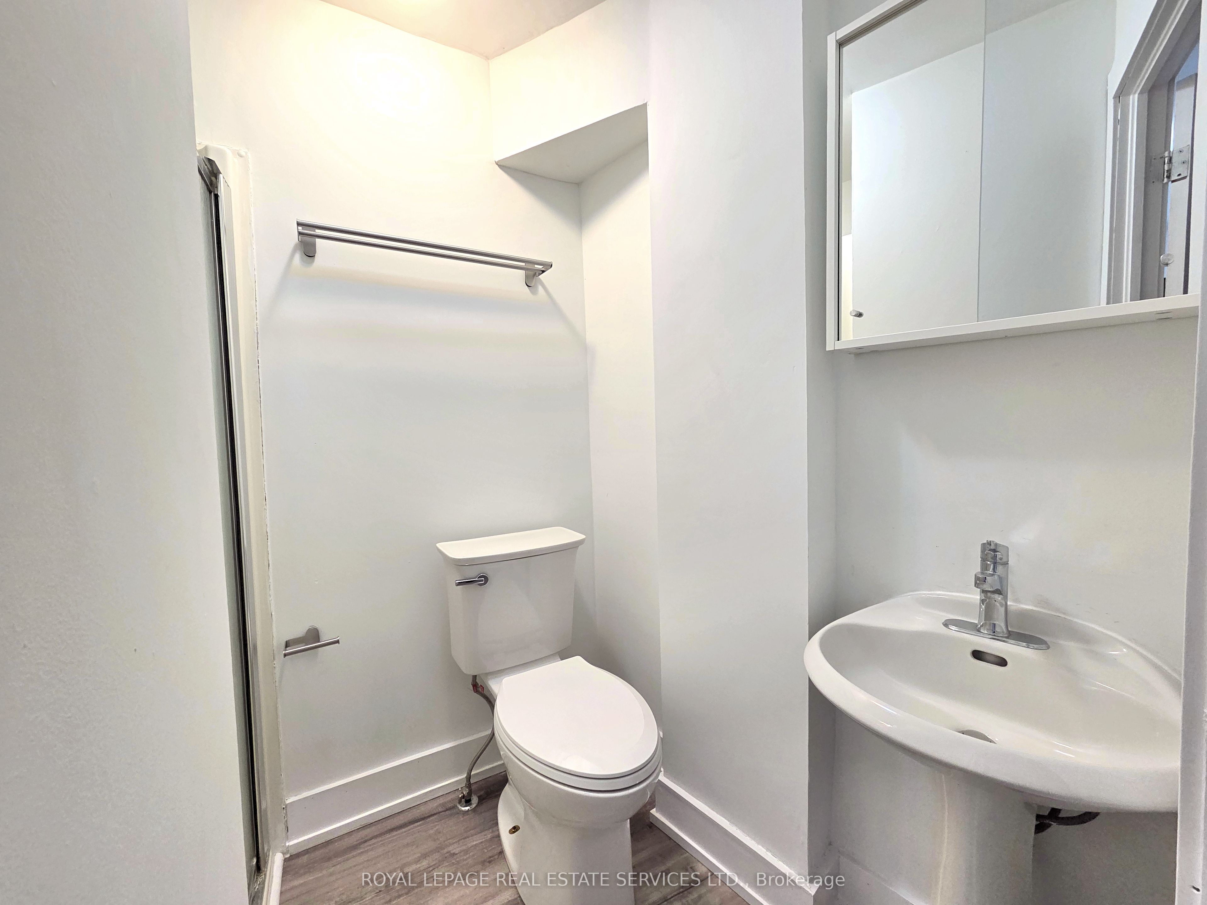 Additional image 5 of Main-457 Queen Street E, Toronto, ON, M5A 1T6