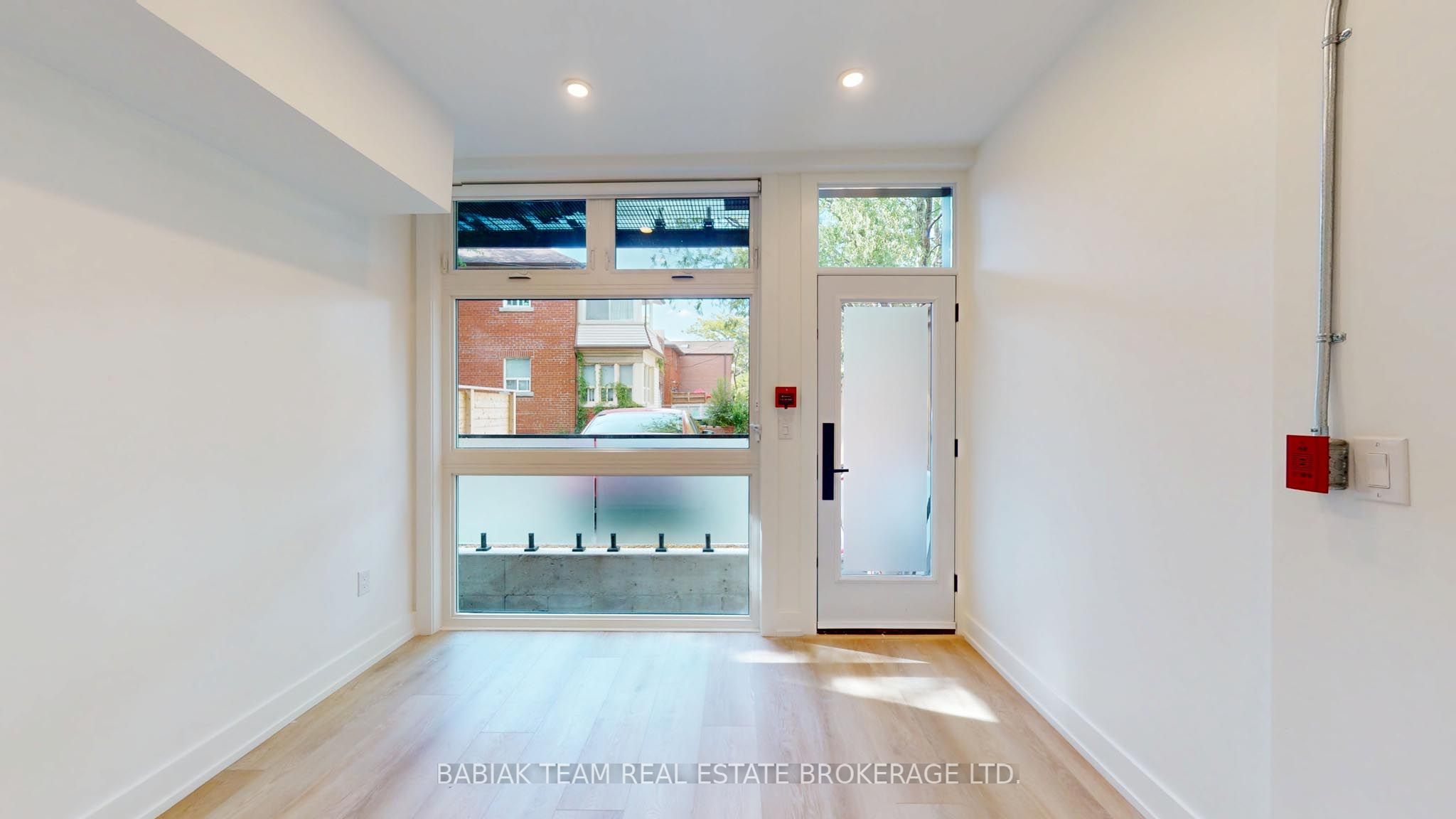 Additional image 3 of 102-656 Annette Street, Toronto, ON, M6S 2C6