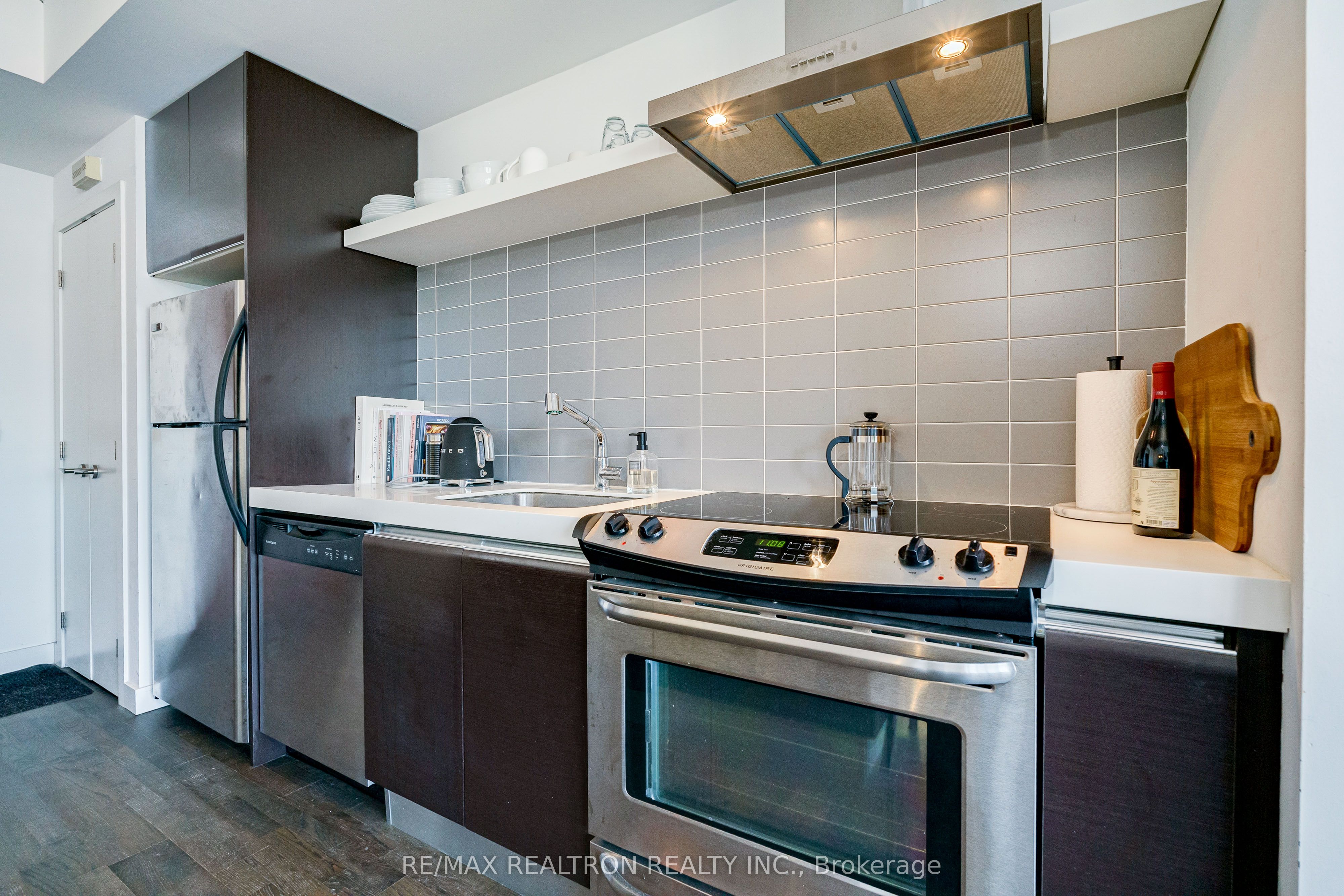 Additional image 6 of 1003-75 Portland Street, Toronto, ON, M5V 2M9