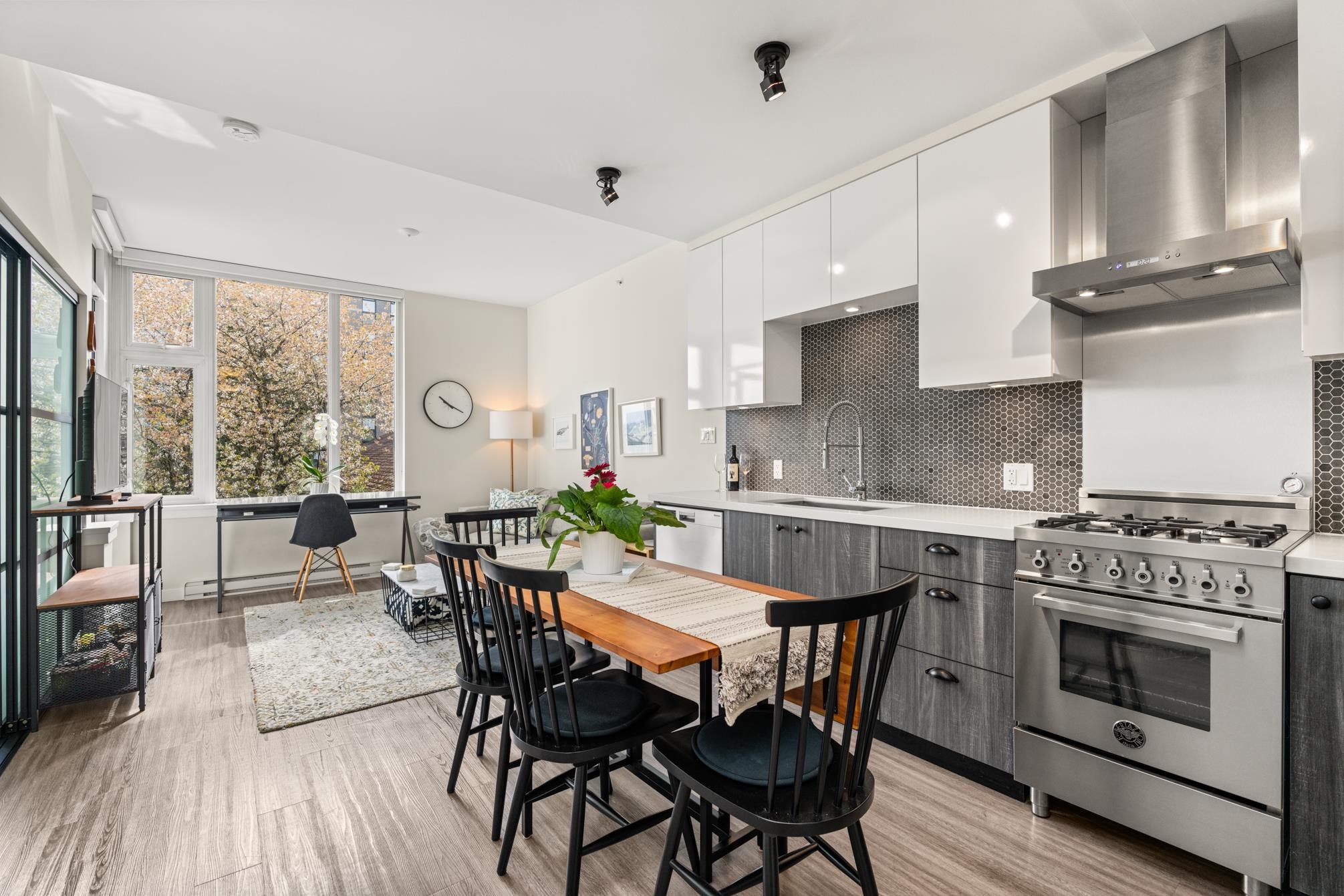 304-311 6th Avenue E, Vancouver, BC, V5T 0G9