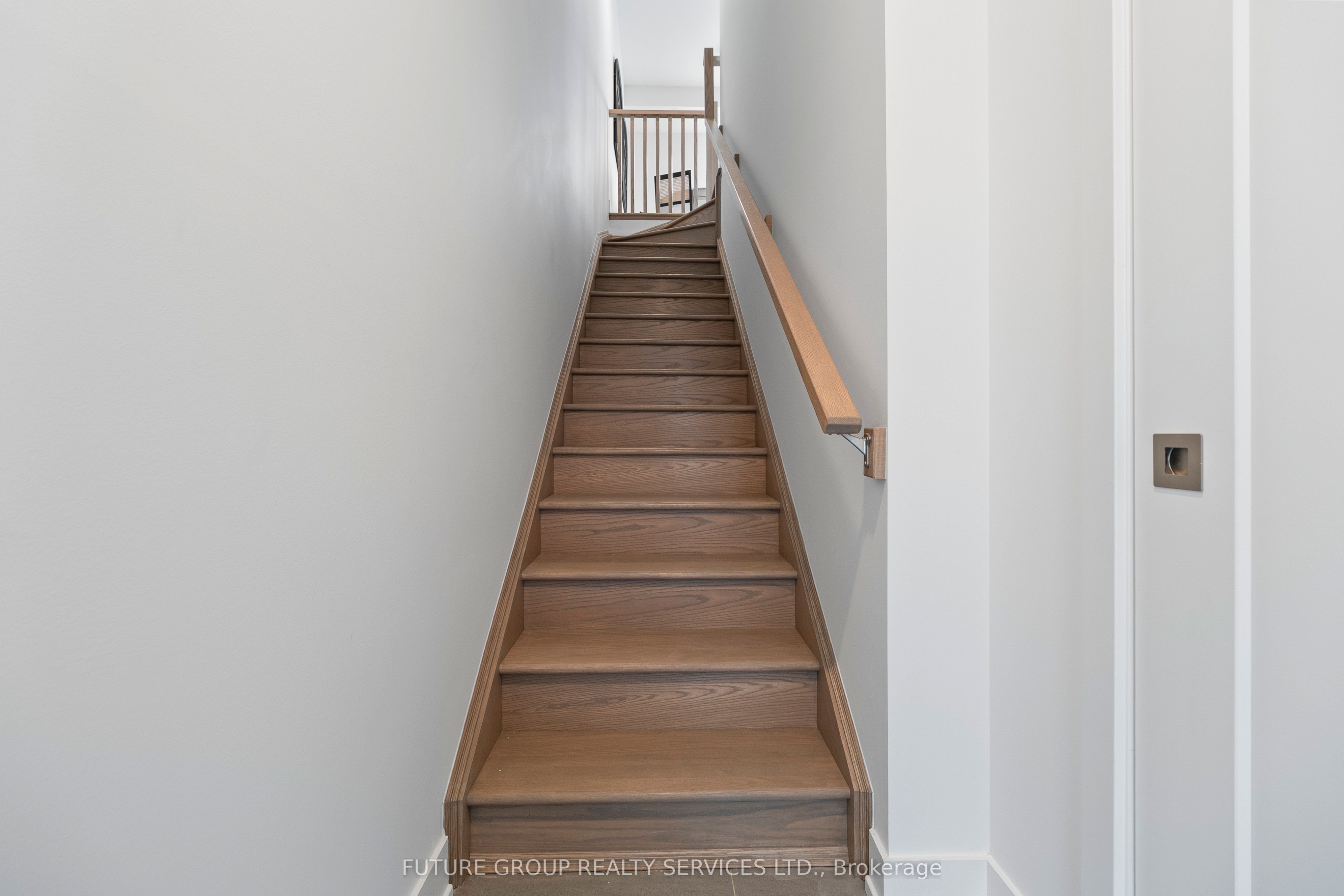 Additional image 2 of Unit 4-34 Poplar Avenue, Toronto, ON, M9B 3R4