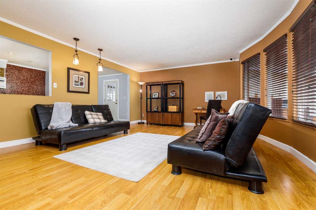 Additional image 3 of 27 Wallace Close, Red Deer, AB, T4N 5L8