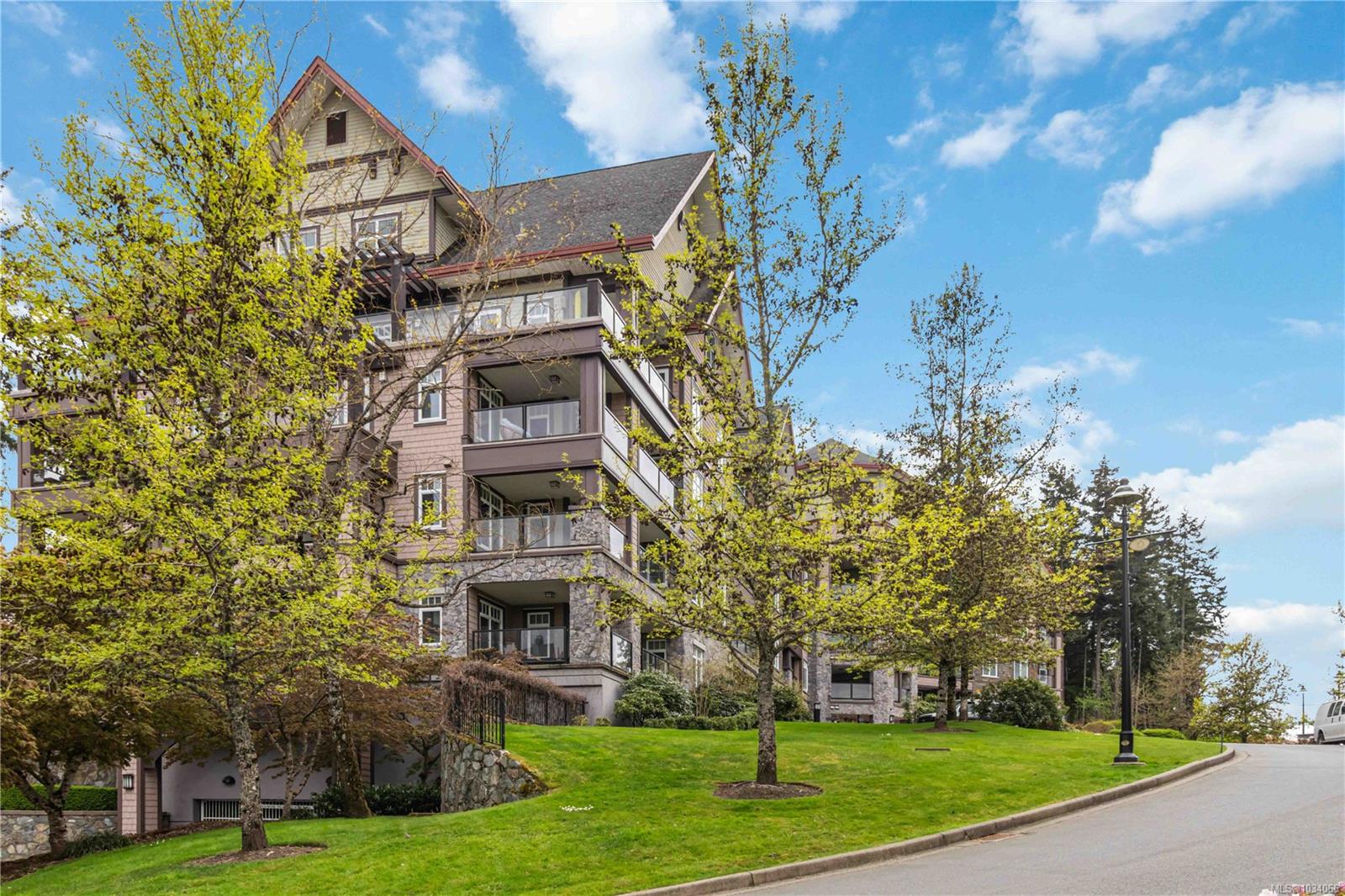 203-1395 Bear Mountain Parkway, Langford, BC, V9B 0E1 photo 3