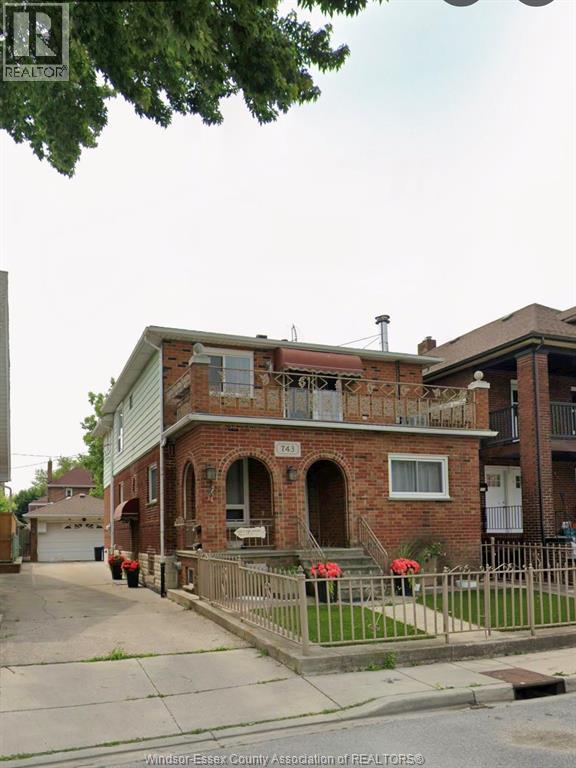 745 Cataraqui , Windsor, ON, N9A3P3