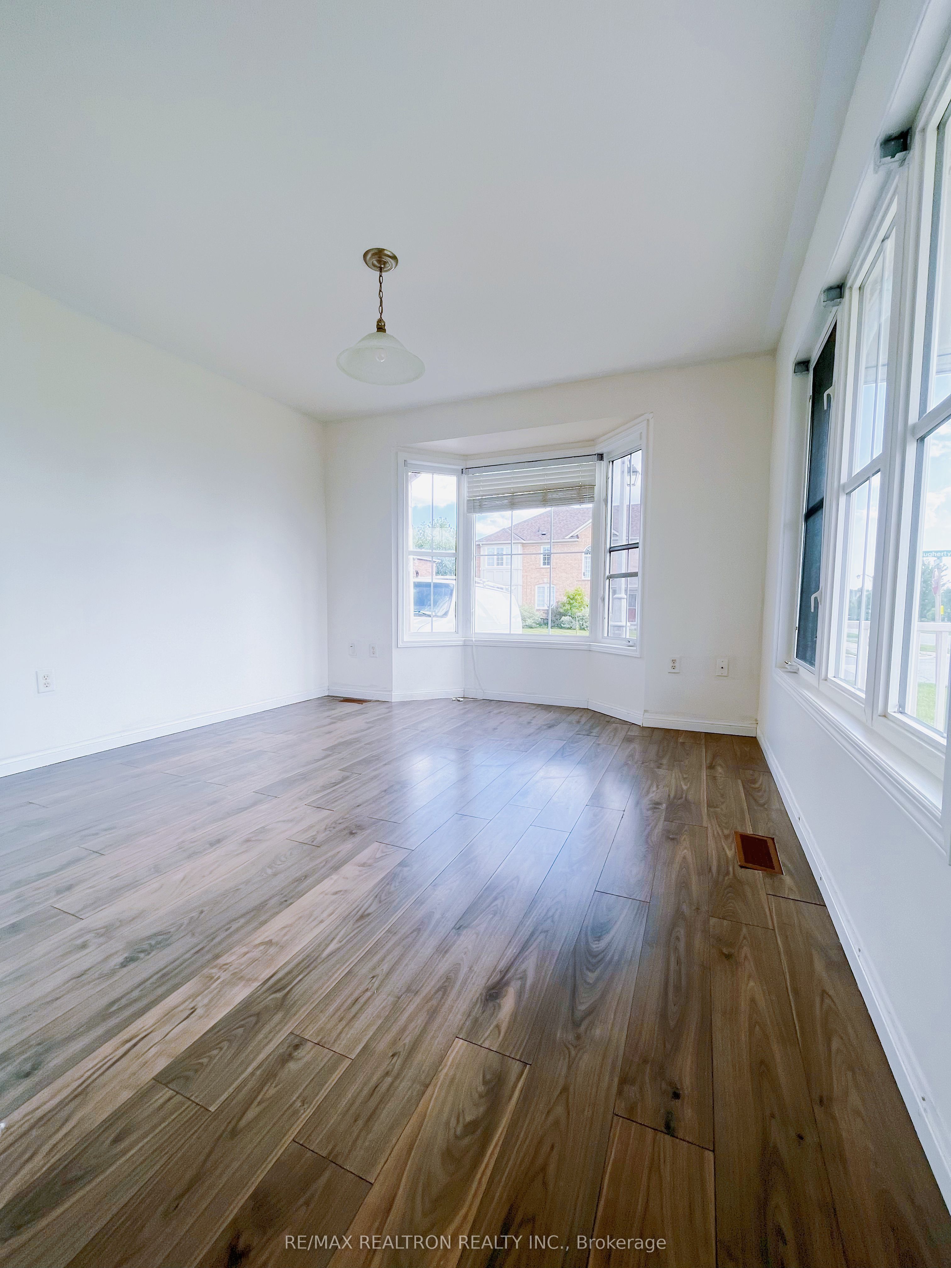 Additional image 3 of 222 Dougherty Crescent, Whitchurch-stouffville, ON, L4A 0A3