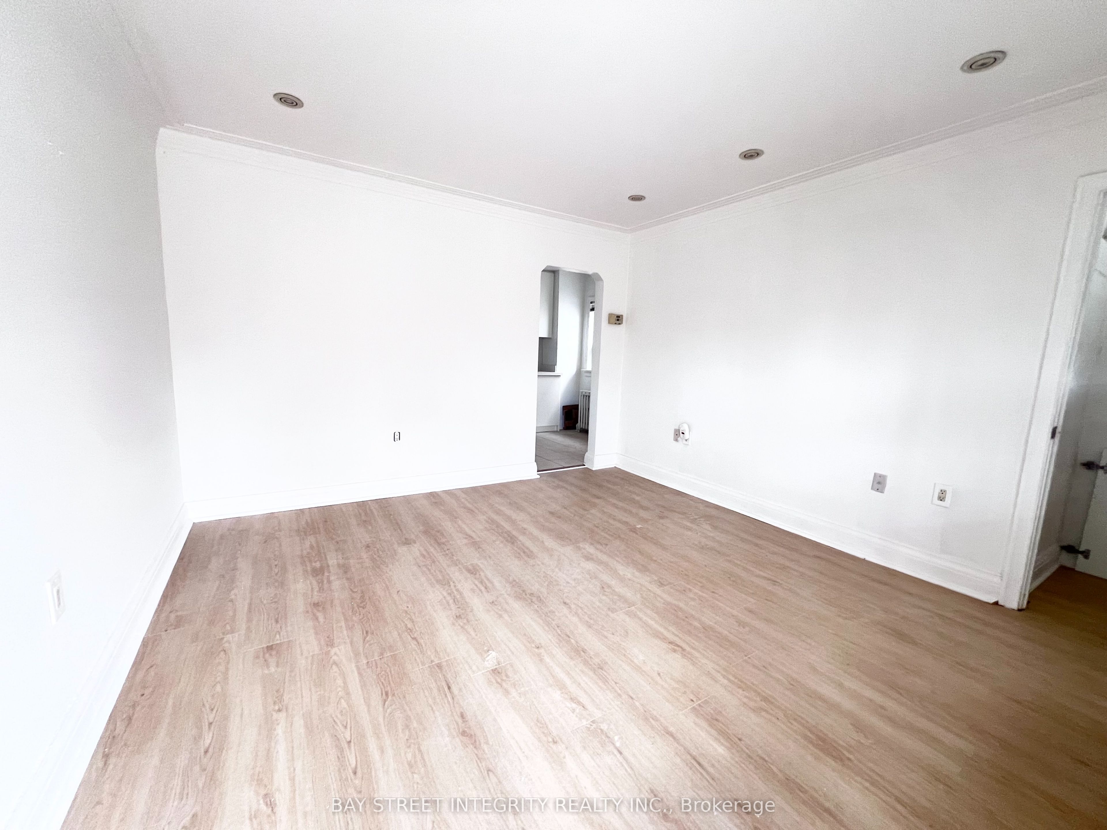 Additional image 2 of 970 Briar Hill Avenue, Toronto, ON, M6B 1M3
