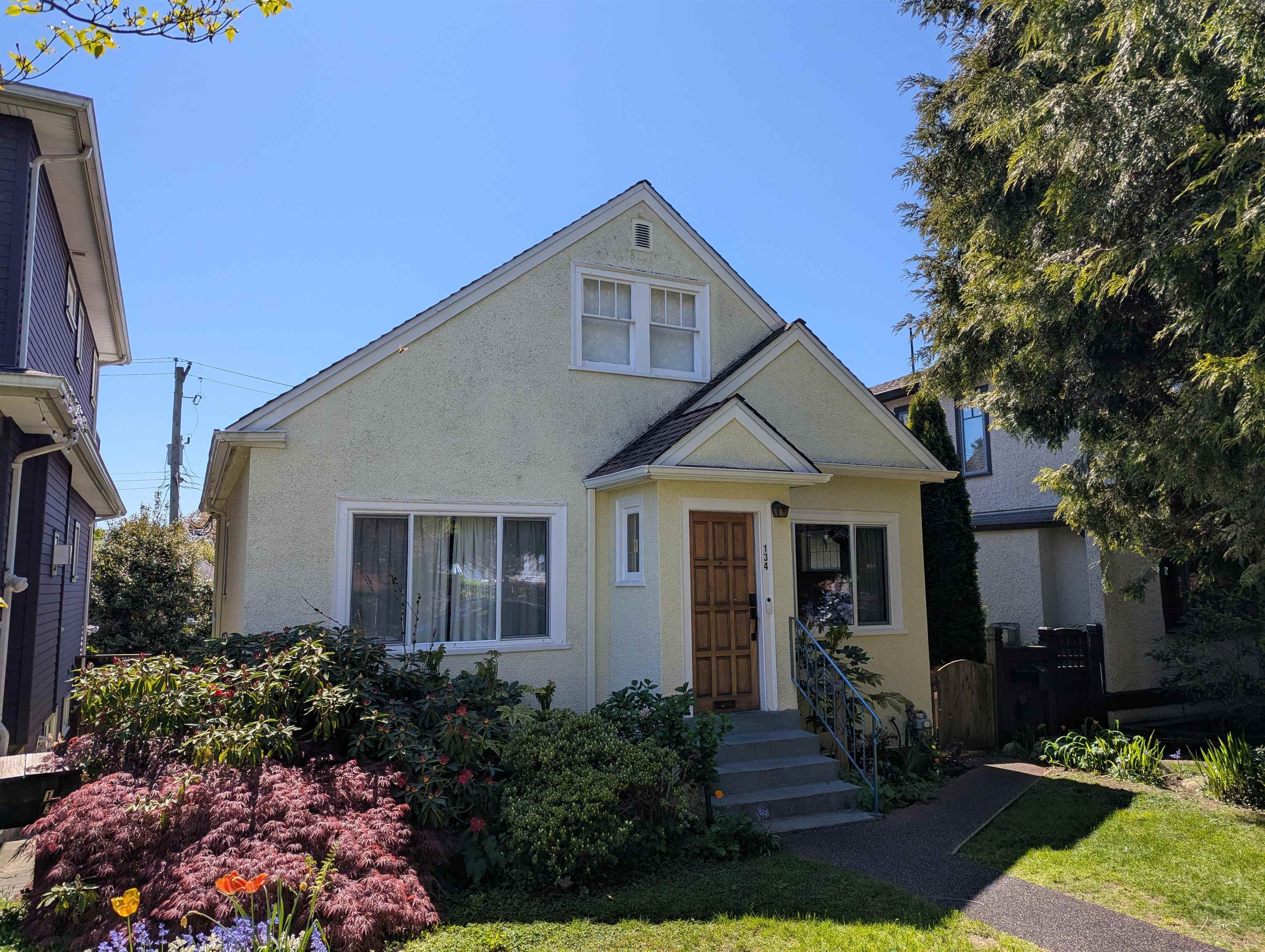 134 40th Avenue W, Vancouver, BC, V5Y 2R2