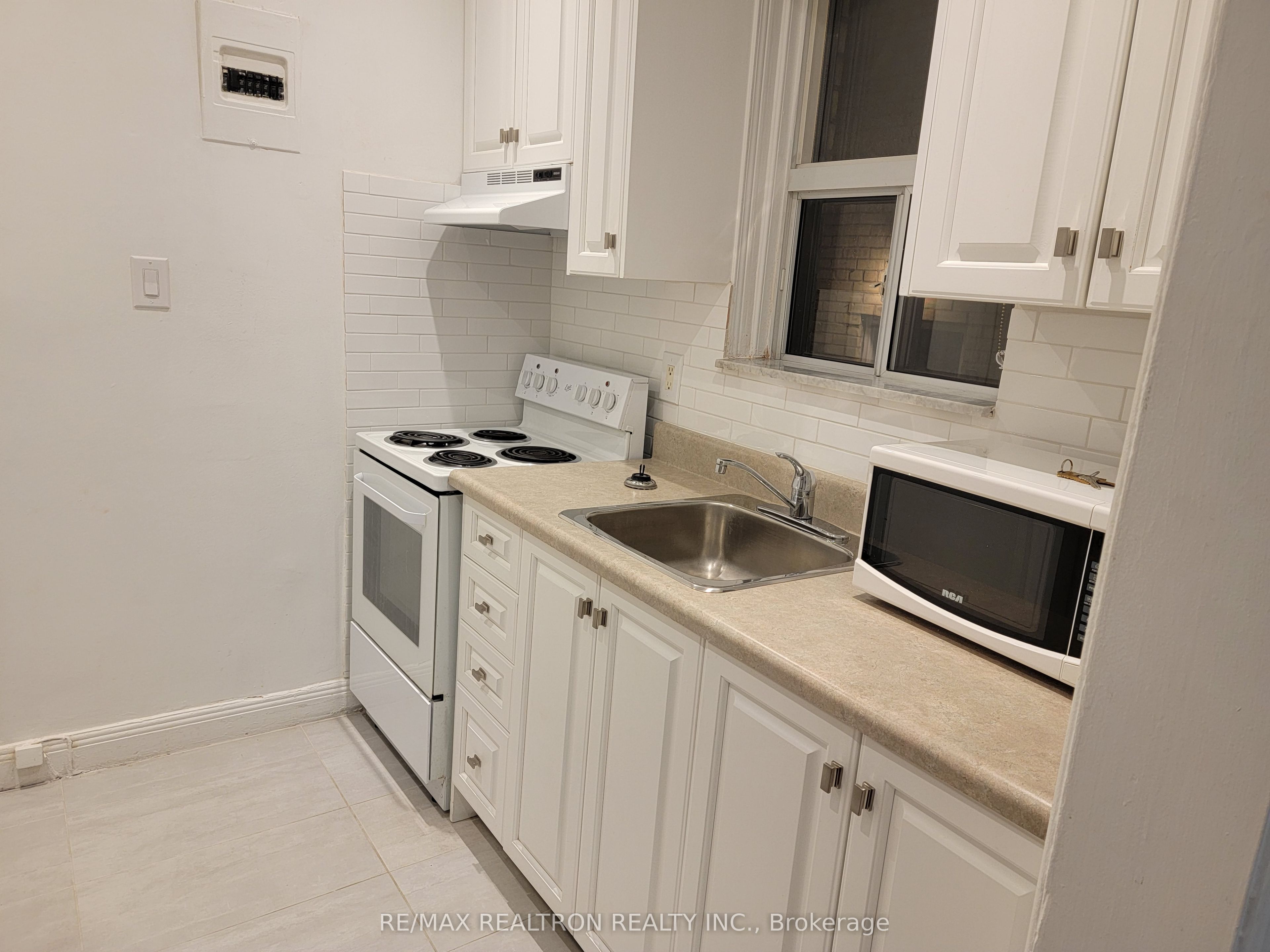 Additional image 4 of 1-1721 Bathurst Street, Toronto, ON, M5P 3K4