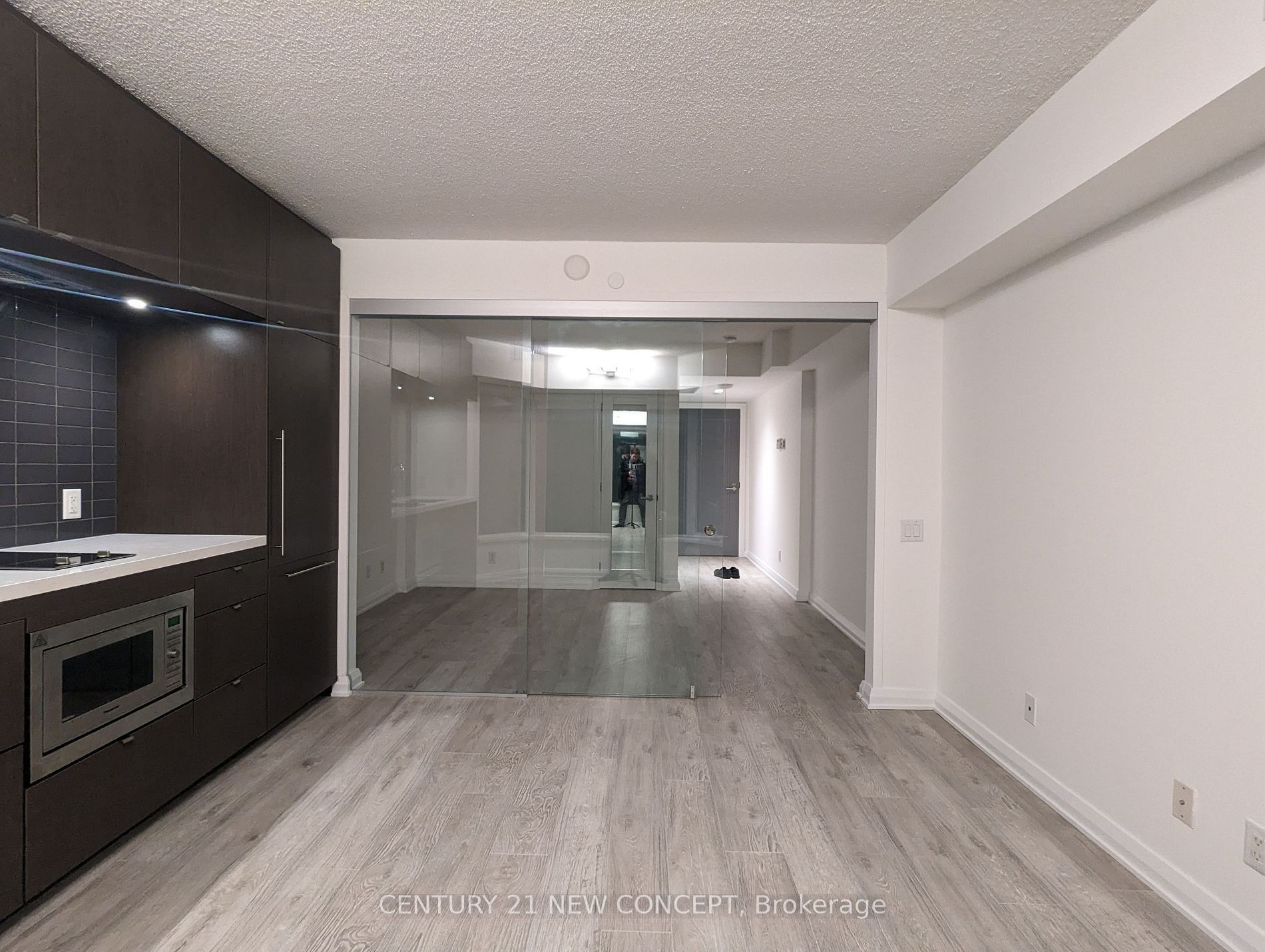 Additional image 3 of 711-155 Yorkville Avenue, Toronto, ON, M5R 1C4