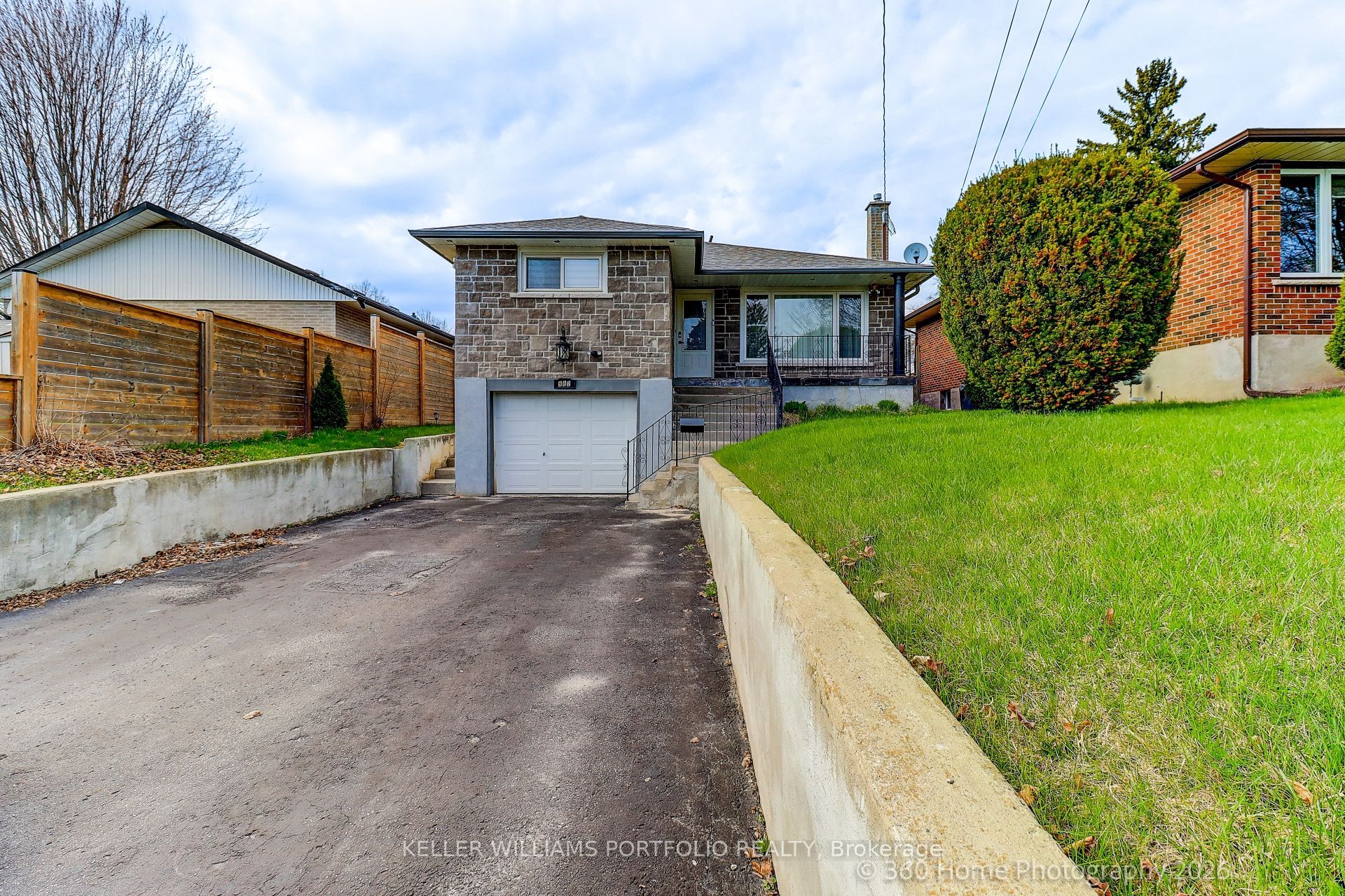 Upper Level-962 Willowdale Avenue, Oshawa, ON, L1H 1W4